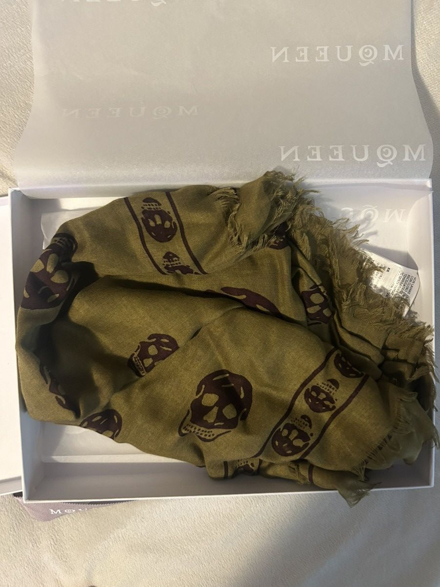 Alexander McQueen Alexander mcqueen cashmere bandana scarf skulls olive Size ONE SIZE - 1 Thumbnail