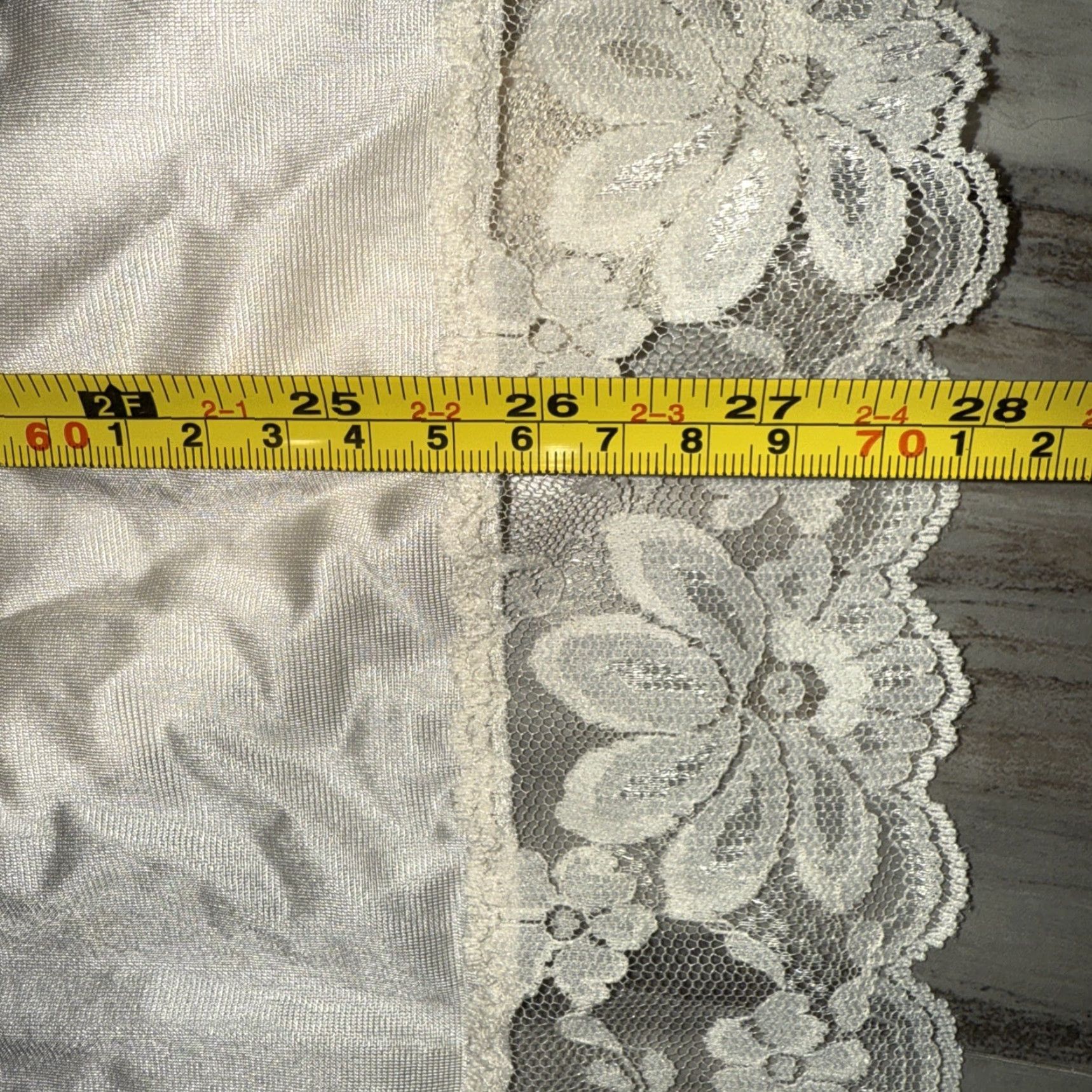 Vintage VINTAGE Lorraine Women’s Nylon Half Slip Cream Lace Trim 28” S Slip Womens Size ONE SIZE - 4 Thumbnail