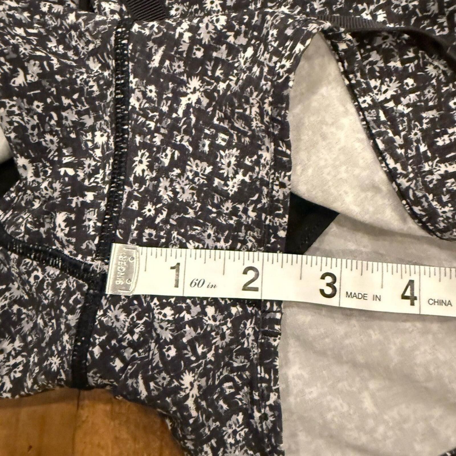 Lululemon Lululemon Hotty Hot Shorts 2.5" Daisy Dust Alpine 8 Size 30" / US 8 / IT 44 - 12 Thumbnail