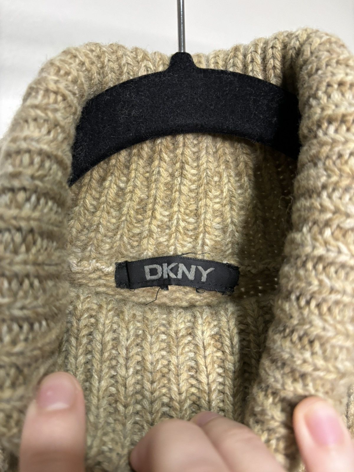 DKNY × Vintage Vintage 1990s Chunky Beige Knit Turtleneck Sweater Size US M / EU 48-50 / 2 - 5 Thumbnail