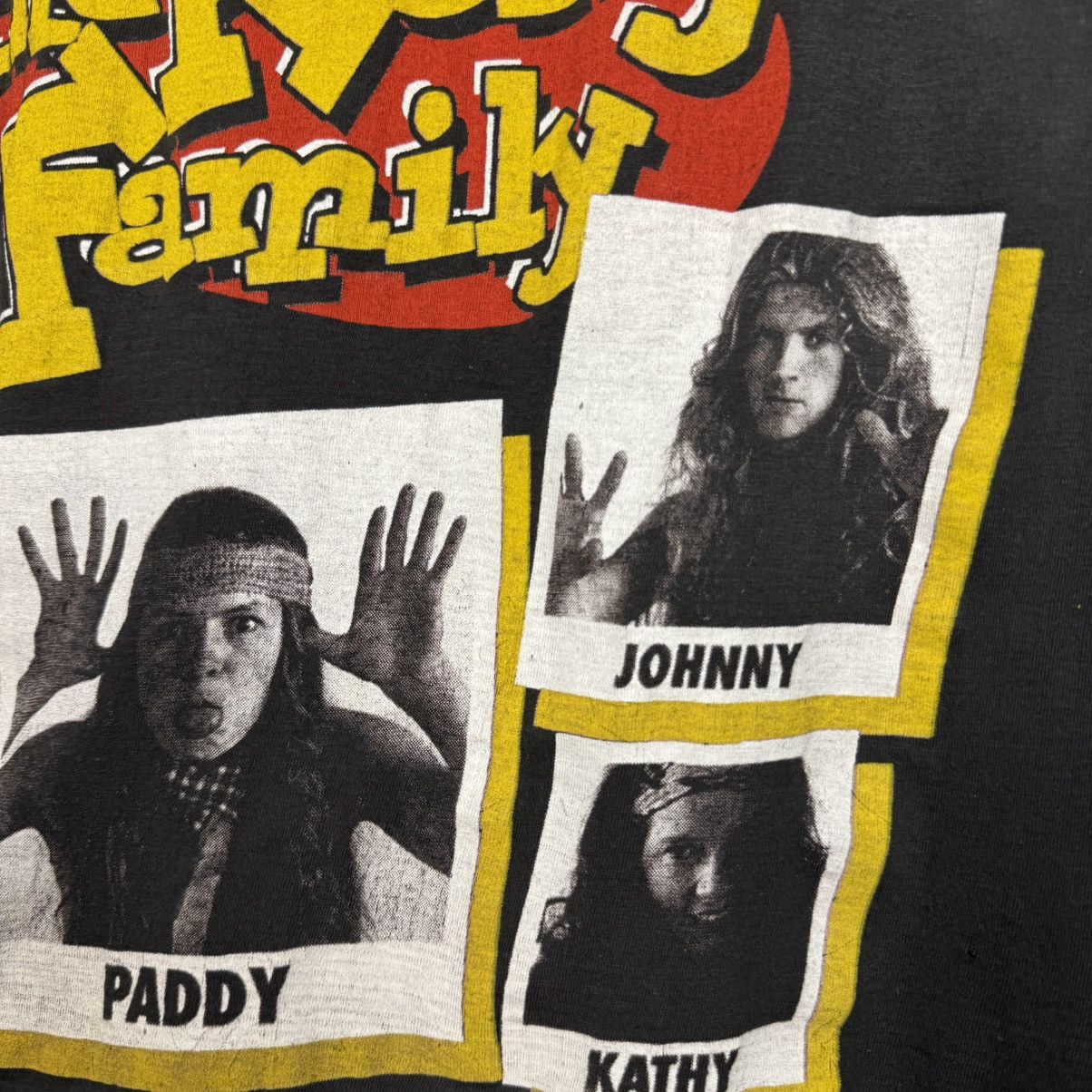 Vintage THE KELLY FAMILY 90s Y2K RARE VINTAGE T-SHIRT POP ROCK BAND Size US M / EU 48-50 / 2 - 18 Thumbnail