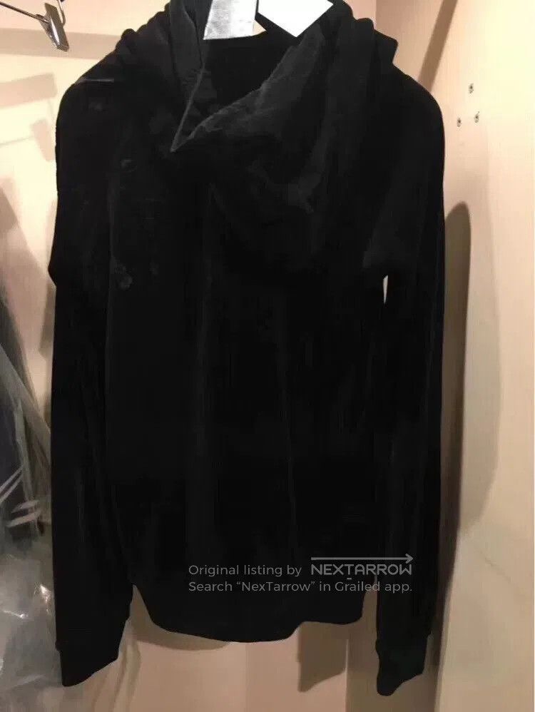 Yves Saint Laurent black velvet hoodie from Saint Laurent. Size US S / EU 44-46 / 1 - 3 Thumbnail