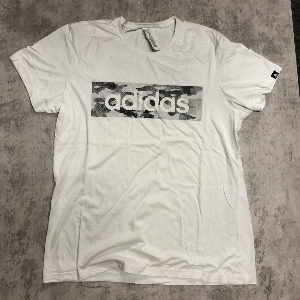 Adidas White Adidas camo logo T-shirt #streetwear Size US L / EU 52-54 / 3 - 1 Thumbnail