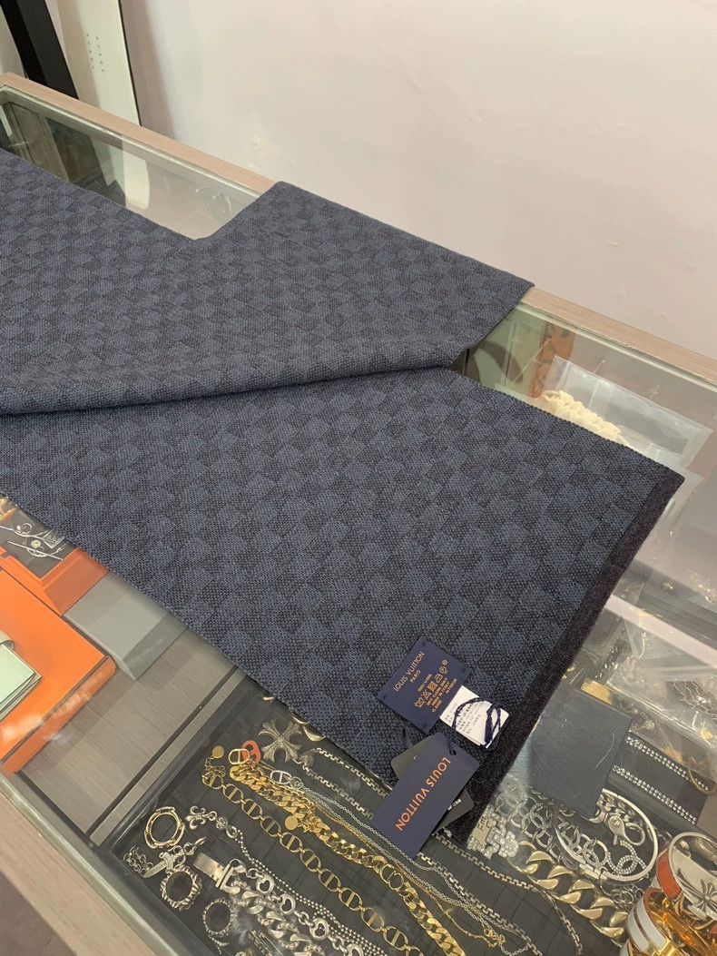 Louis Vuitton Louis Vuitton Blue Check Wool Scarf- Size ONE SIZE - 5 Thumbnail