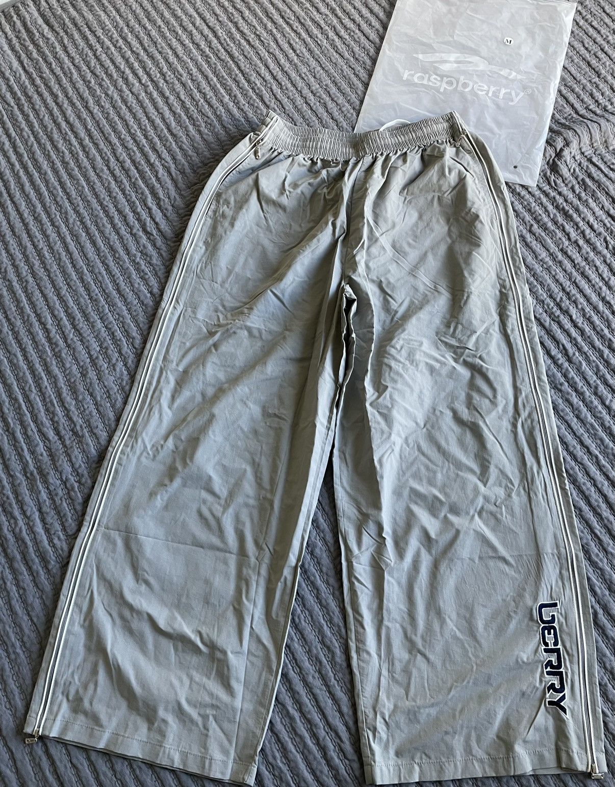 The GV Gallery GV GALLERY RASPBERRY HILLS 'J WILL' GREY SWEATPANTS MEDIUM Size US 35 - 3 Thumbnail