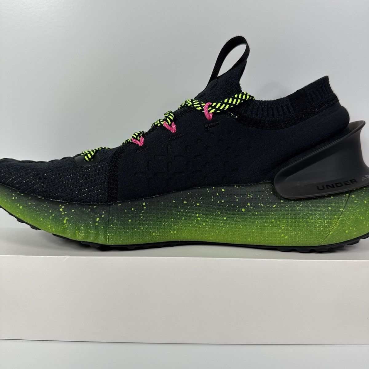 Under Armour HOVR PHANTOM 3 AMP LIME SURGE RUNNING INTELLIKNIT GREEN PINK Size US 9.5 / EU 42-43 - 8 Thumbnail