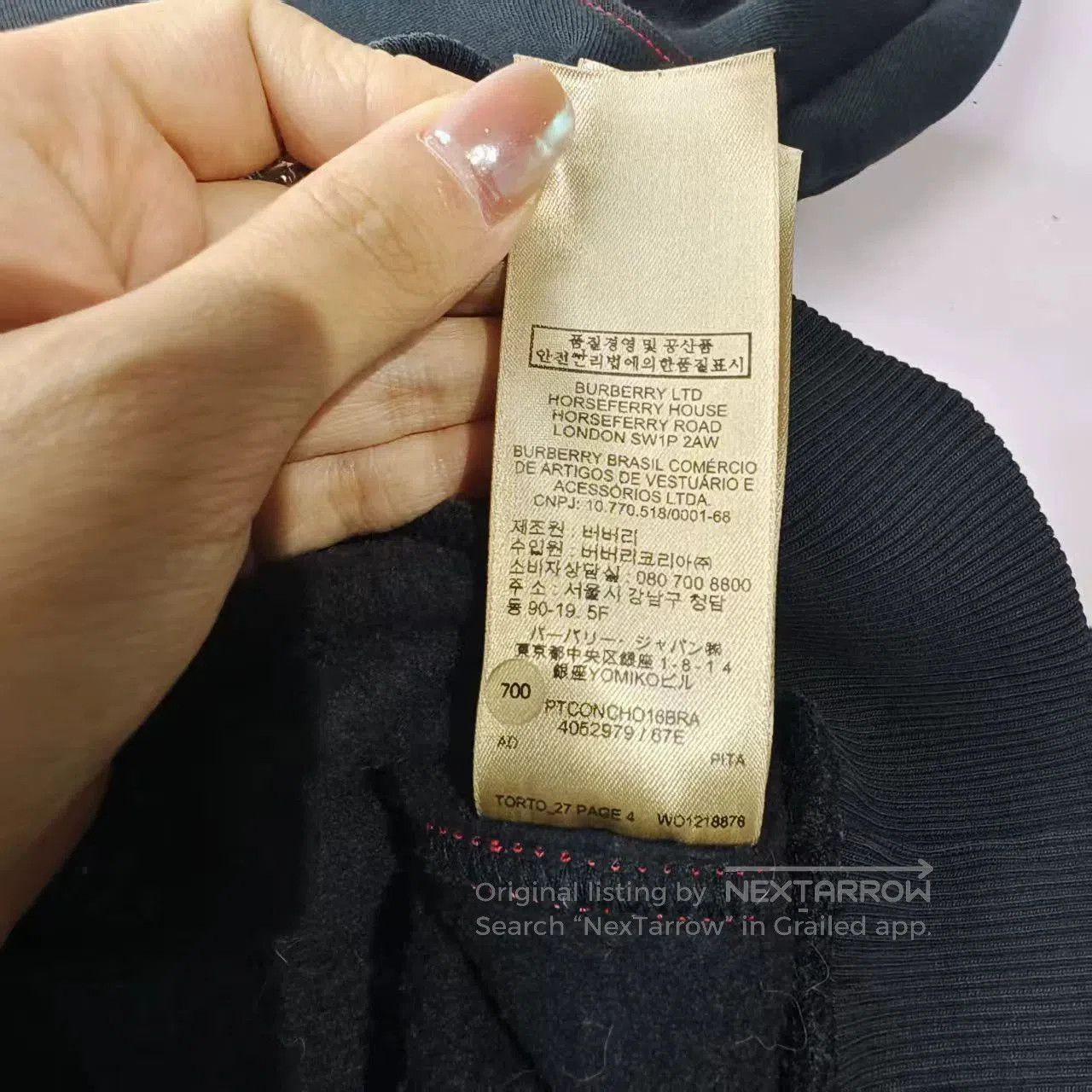 burberry sweatshirt in size small, navy blue.