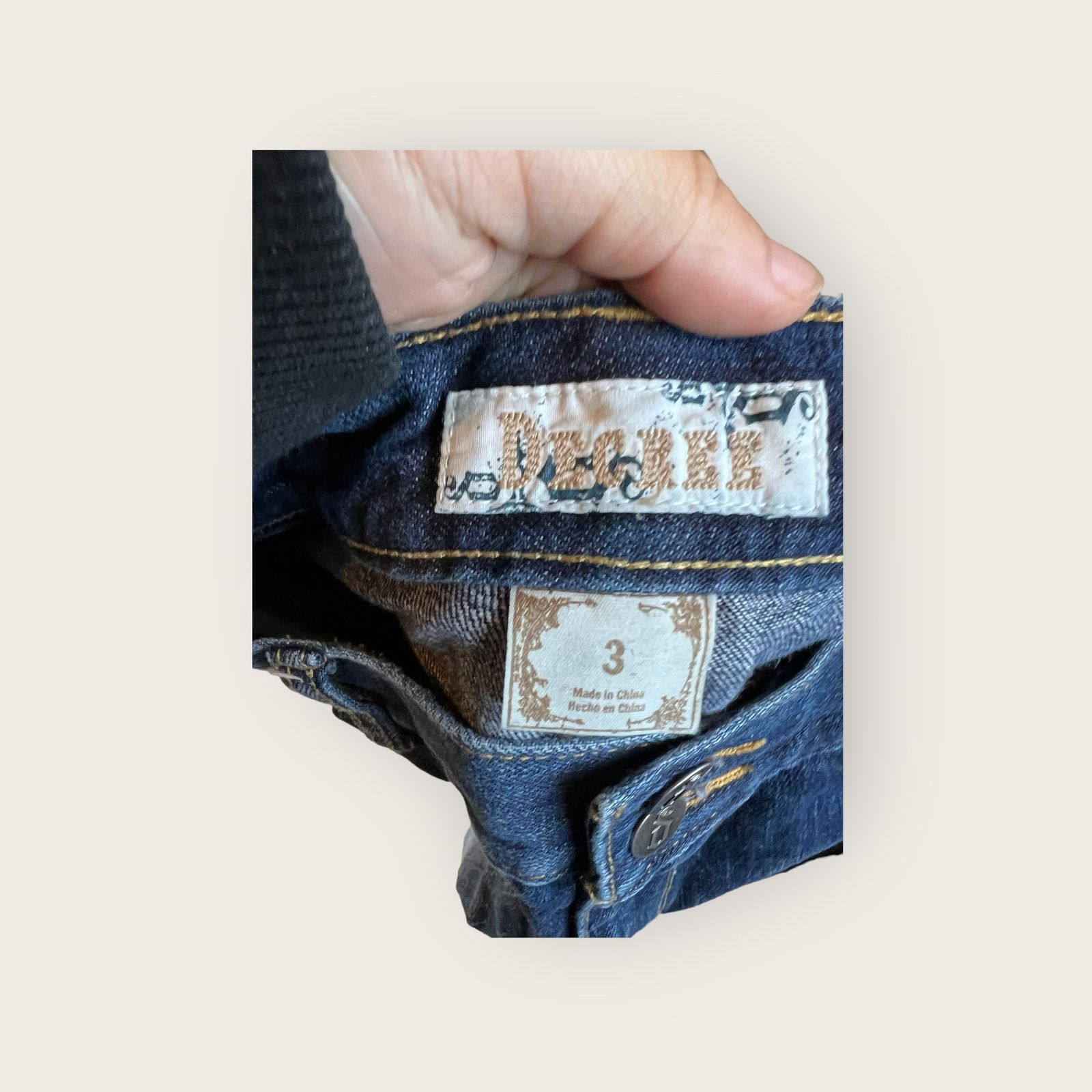 Decree Decree | Y2K Distressed 5 Pocket Bermuda Denim Short | 3 Size 26" / US 2 / IT 38 - 4 Thumbnail