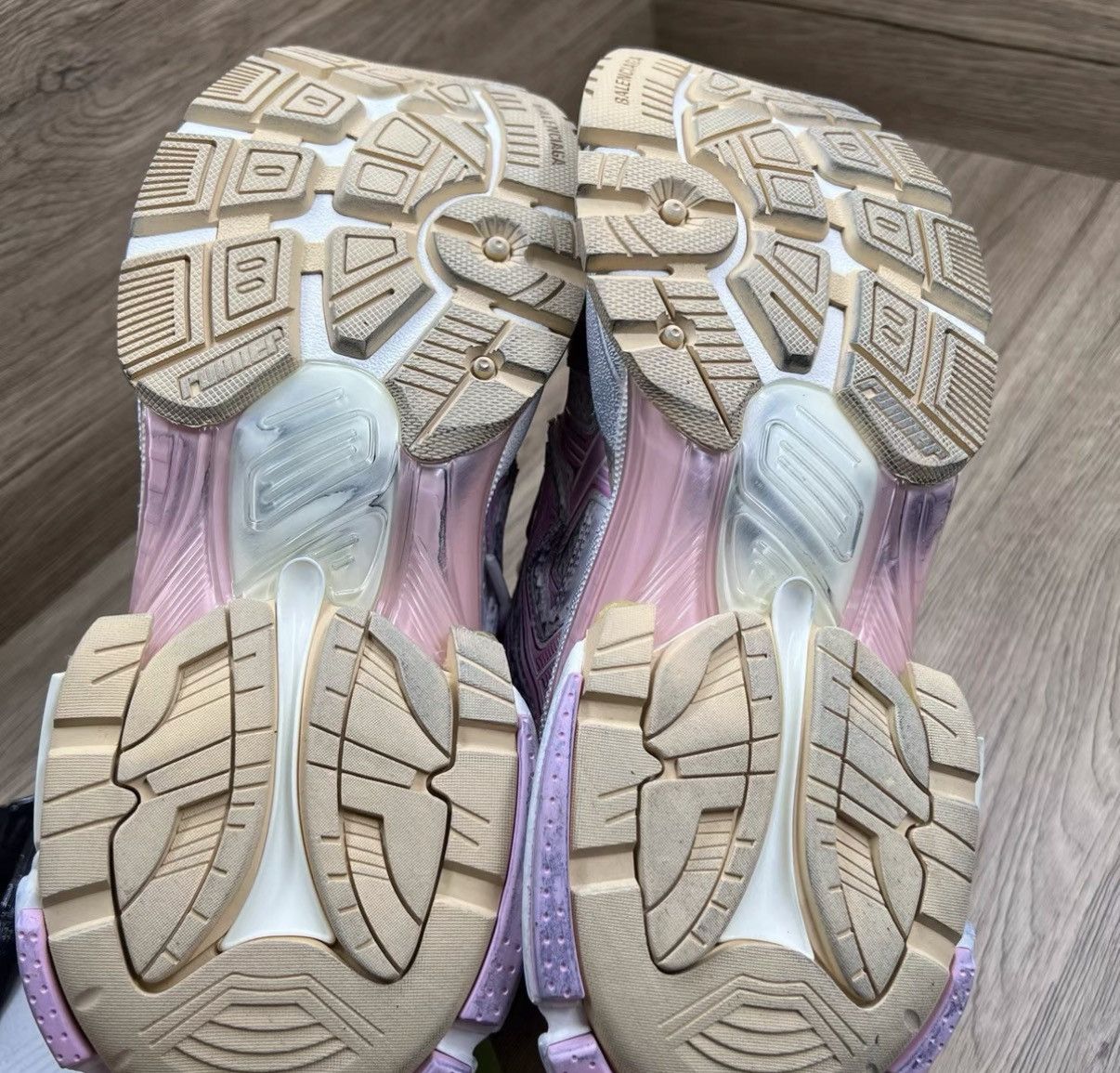 Balenciaga Balenciaga Runner Pink & White Vintage Dad Sneakers J41 Size US 10 / IT 40 - 5 Thumbnail