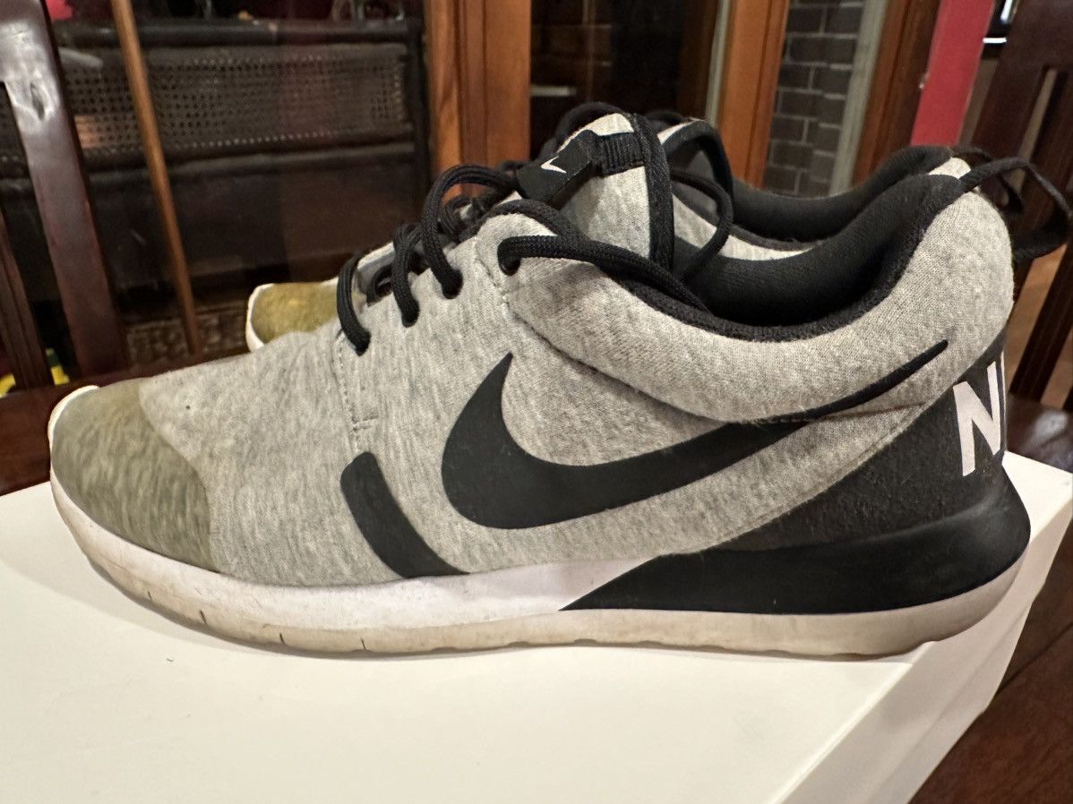 Nike Nike Roshe Run Size US 8 / EU 41 - 3 Thumbnail