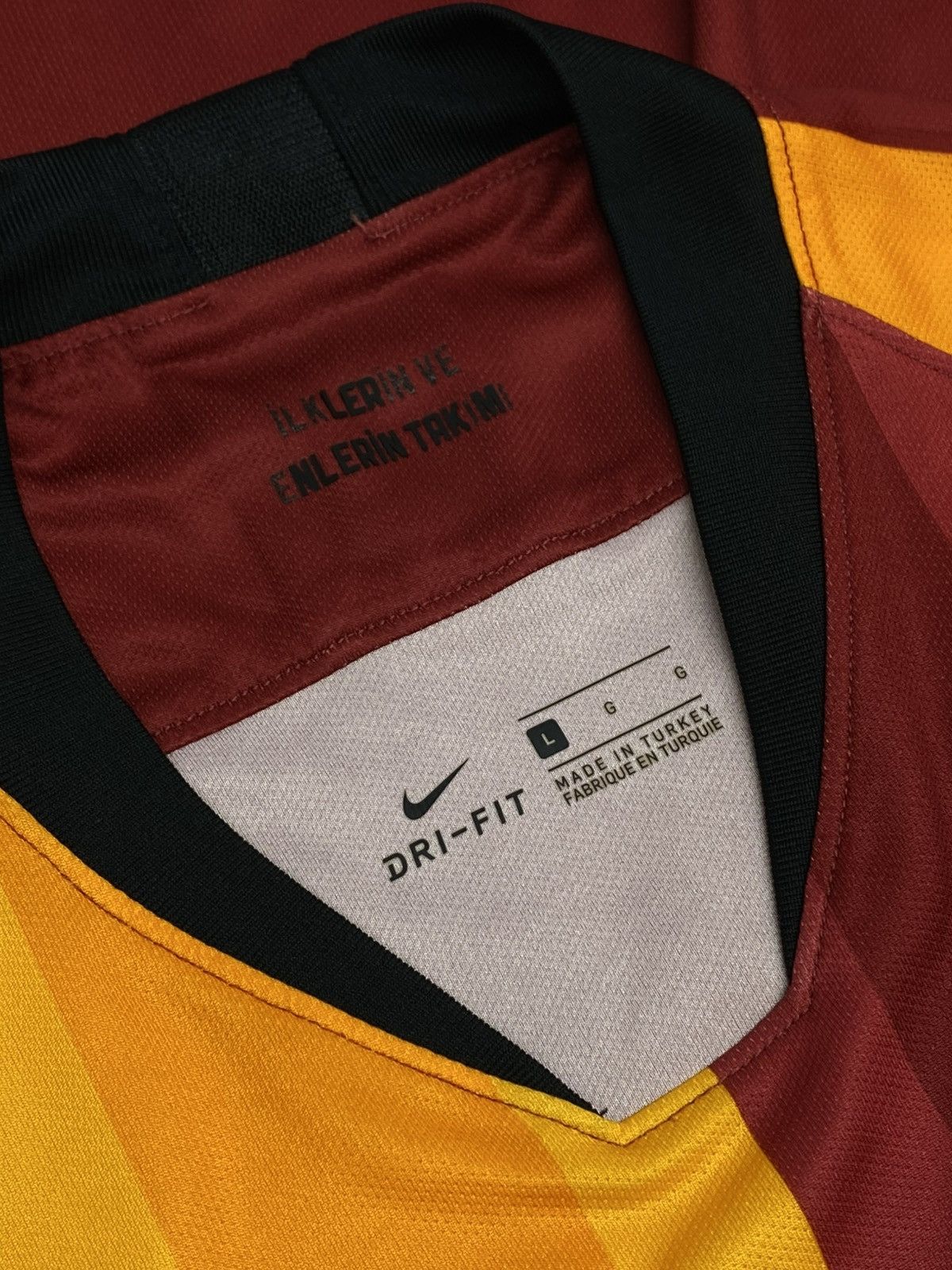 Nike Nike FC Galatasaray 2019/20 Home Football Shirt Size US L / EU 52-54 / 3 - 12 Thumbnail