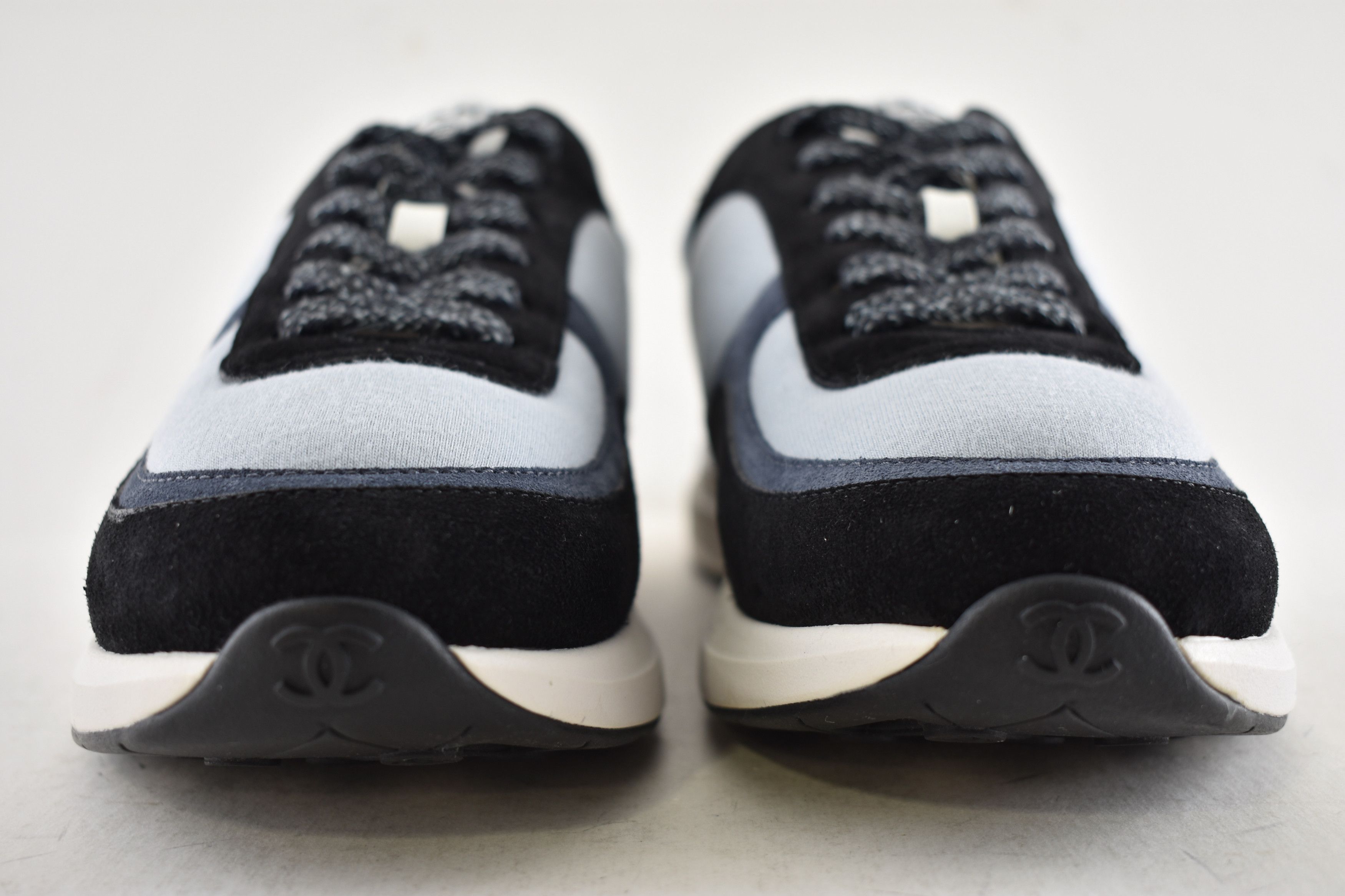 Chanel Chanel 22B Black White CC Logo Suede Flat Trainer Sneaker 40 Size US 10 / IT 40 - 8 Thumbnail