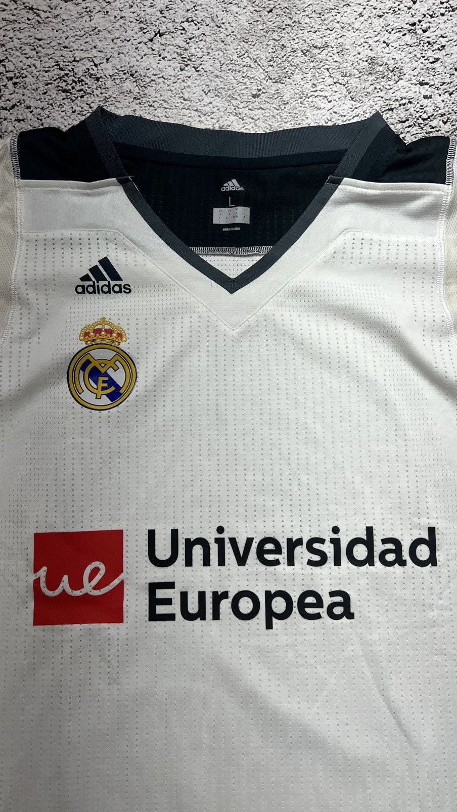 Adidas Adidas Real Madrid basketball Y2K jersey Size US L / EU 52-54 / 3 - 4 Thumbnail
