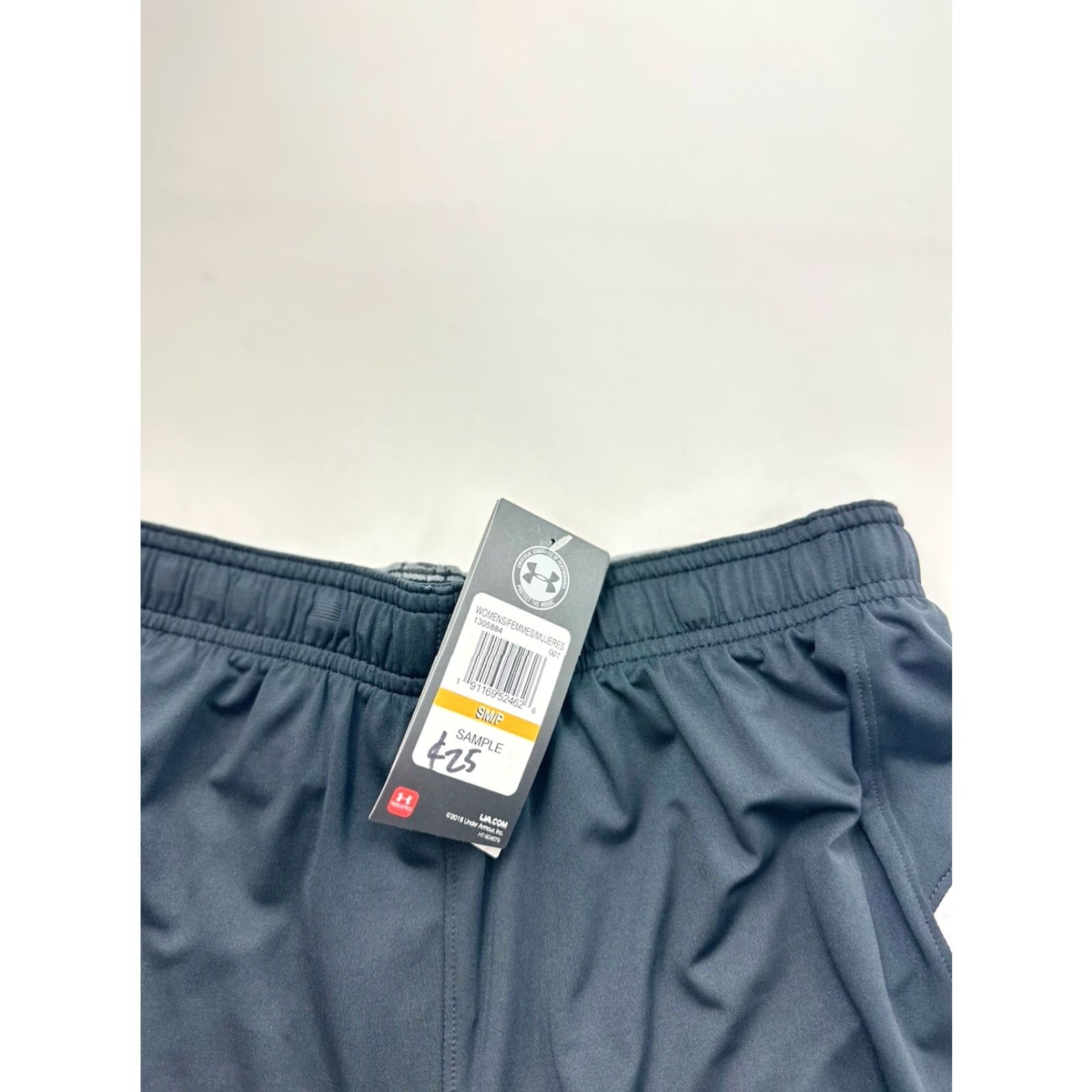 Under Armour VINTAGE Under Armour Shorts Women’s S Black HeatGear UA Short Sample NWT Size 28" / US 6 / IT 42 - 4 Thumbnail