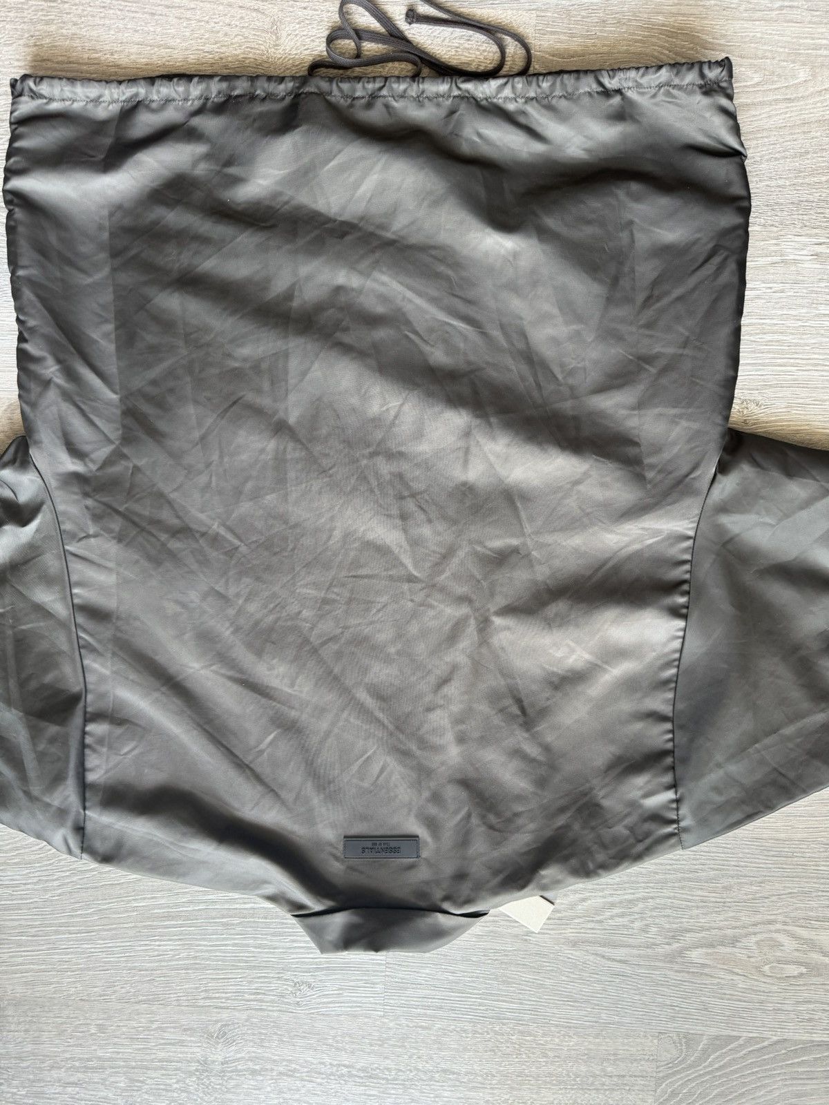 Fear of God Fear of God Essentials Short-Sleeve Nylon Shirt Size US XL / EU 56 / 4 - 3 Thumbnail
