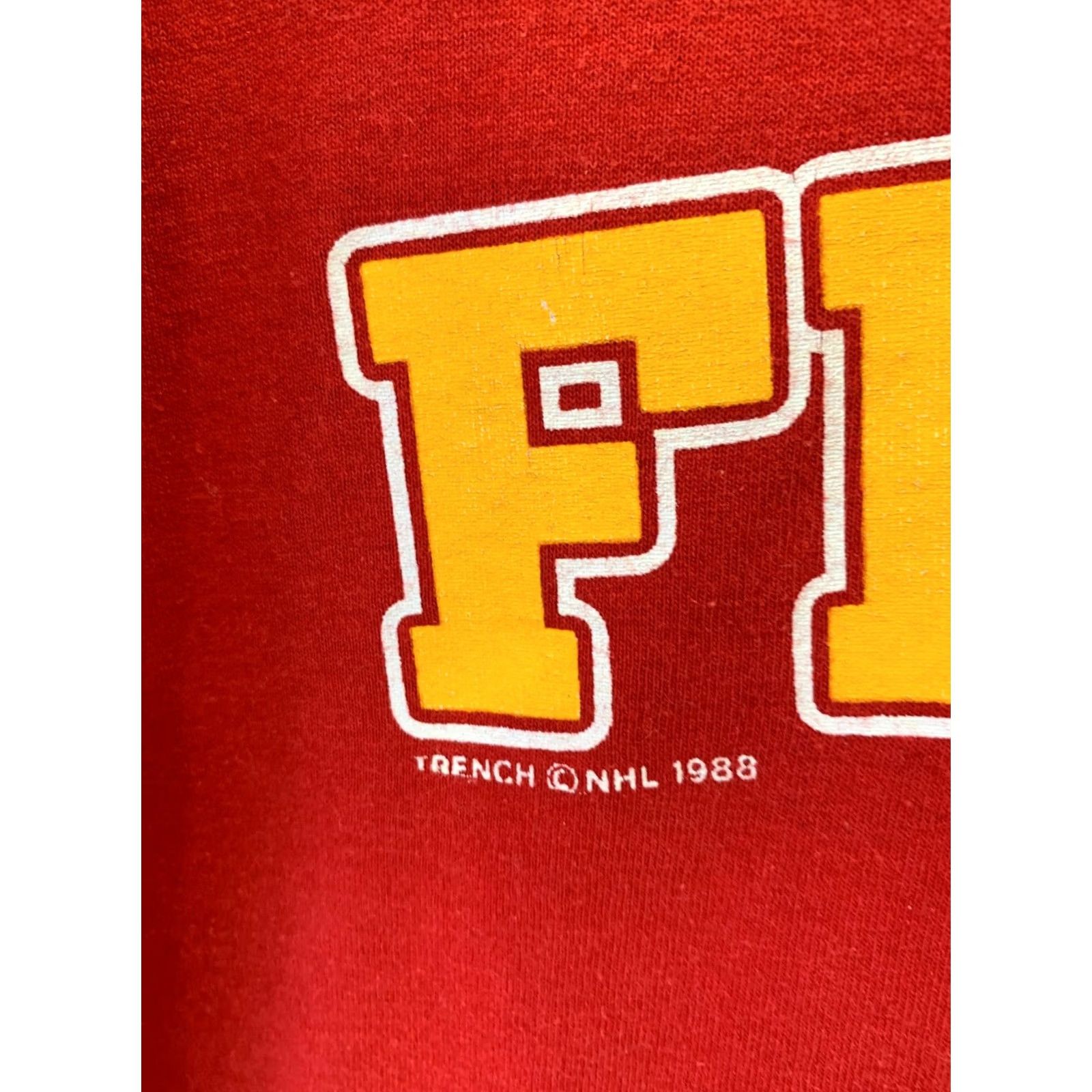 Vintage VINTAGE Calgary Flames T-Shirt XL Red Screen Stars Best 1988 NHL Trench Mens Graphic Hockey Tee Size US XL / EU 56 / 4 - 5 Thumbnail