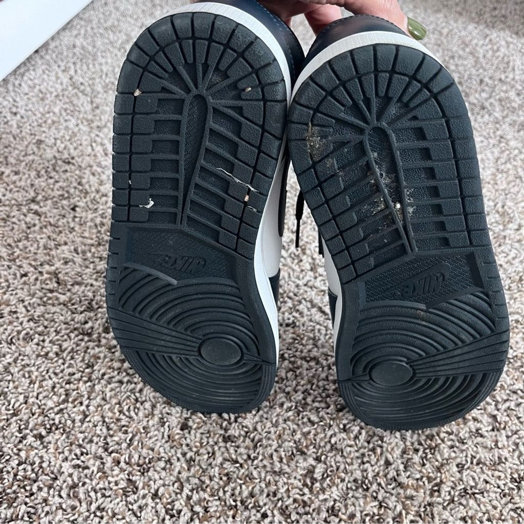 Jordan Brand EUC Air Jordan 1 Mid Sneakers in Armory Navy - M10.5/ W 12 Size US 10.5 / EU 43-44 - 6 Thumbnail