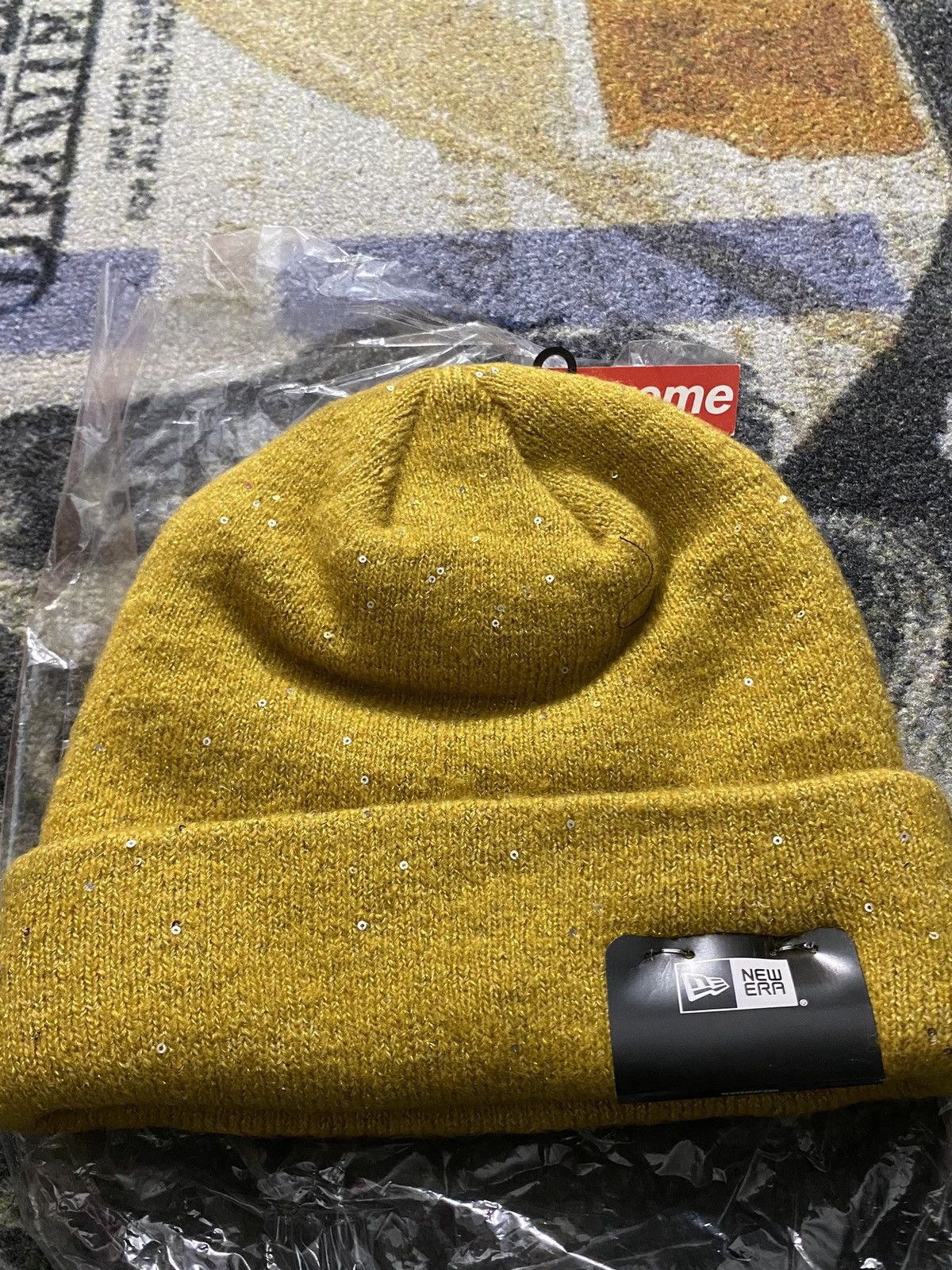 New Era × Supreme Supreme New Era Metallic Arc Beanie Gold Size ONE SIZE - 4 Thumbnail