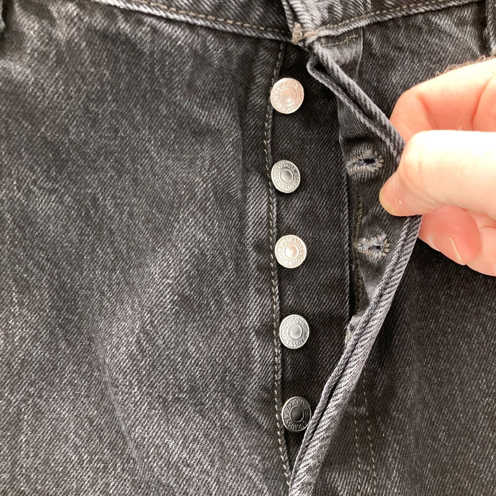 Levi's VINTAGE Levi's 501 Jeans Mens 40x30 Straight Black Denim Button Fly Grunge Y2K Size US 40 / EU 56 - 4 Thumbnail