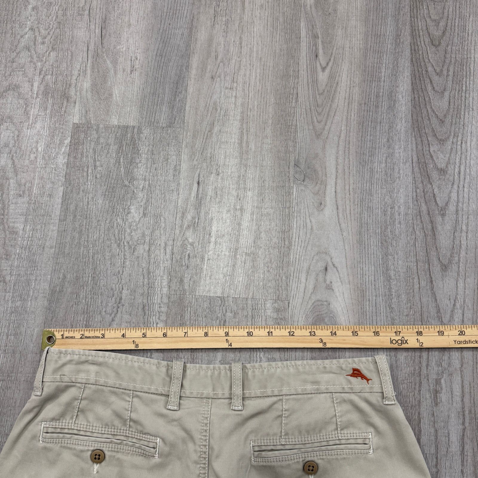 Tommy Bahama Tommy Bahama Chino Shorts Men's 33 Beige 11" Inseam Golf Size US 33 - 6 Thumbnail