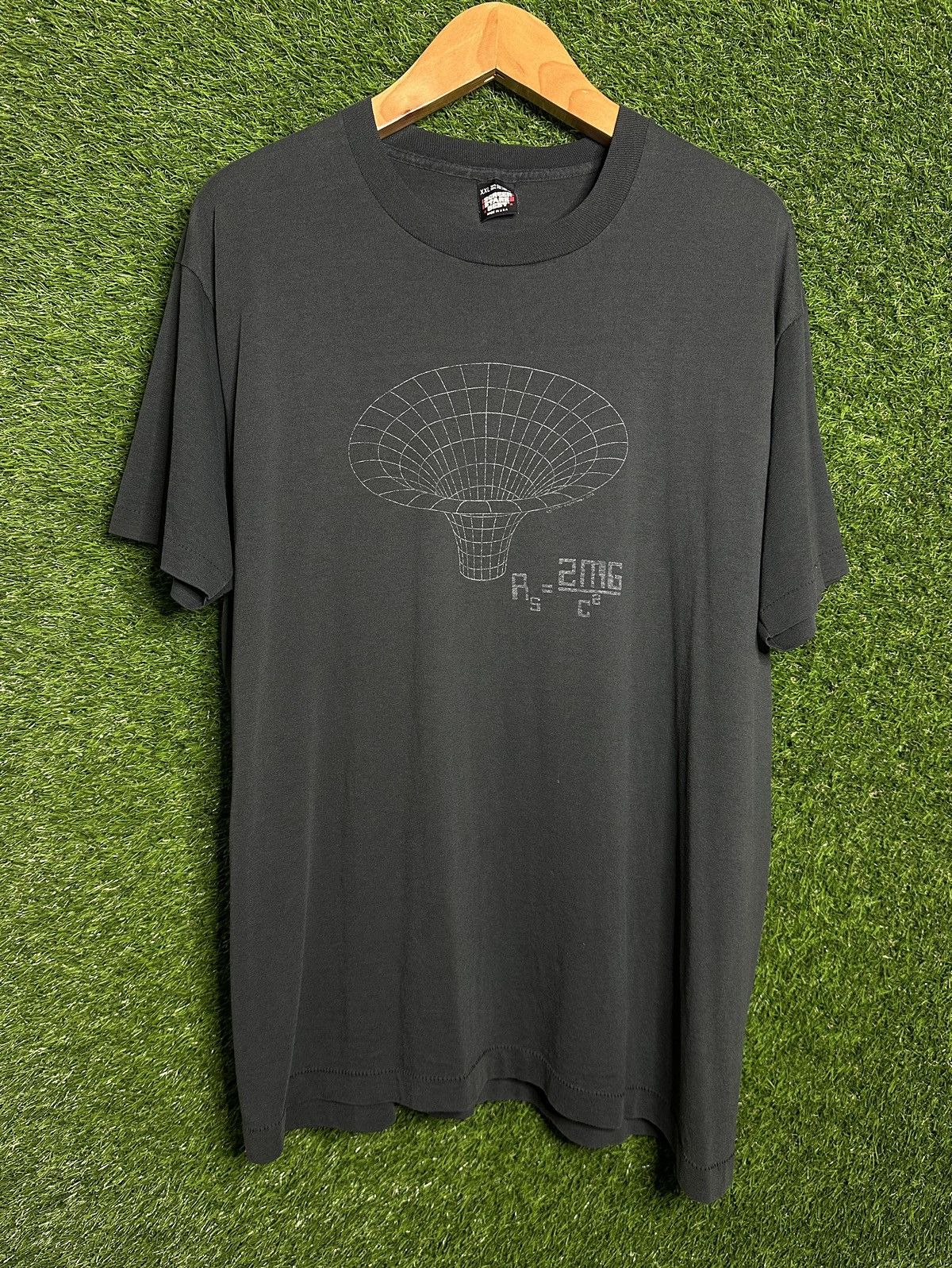 Vintage 🚨Vintage Gravitational Radius 1982 Science T-Shirt Size US XXL / EU 58 / 5 - 1 Thumbnail