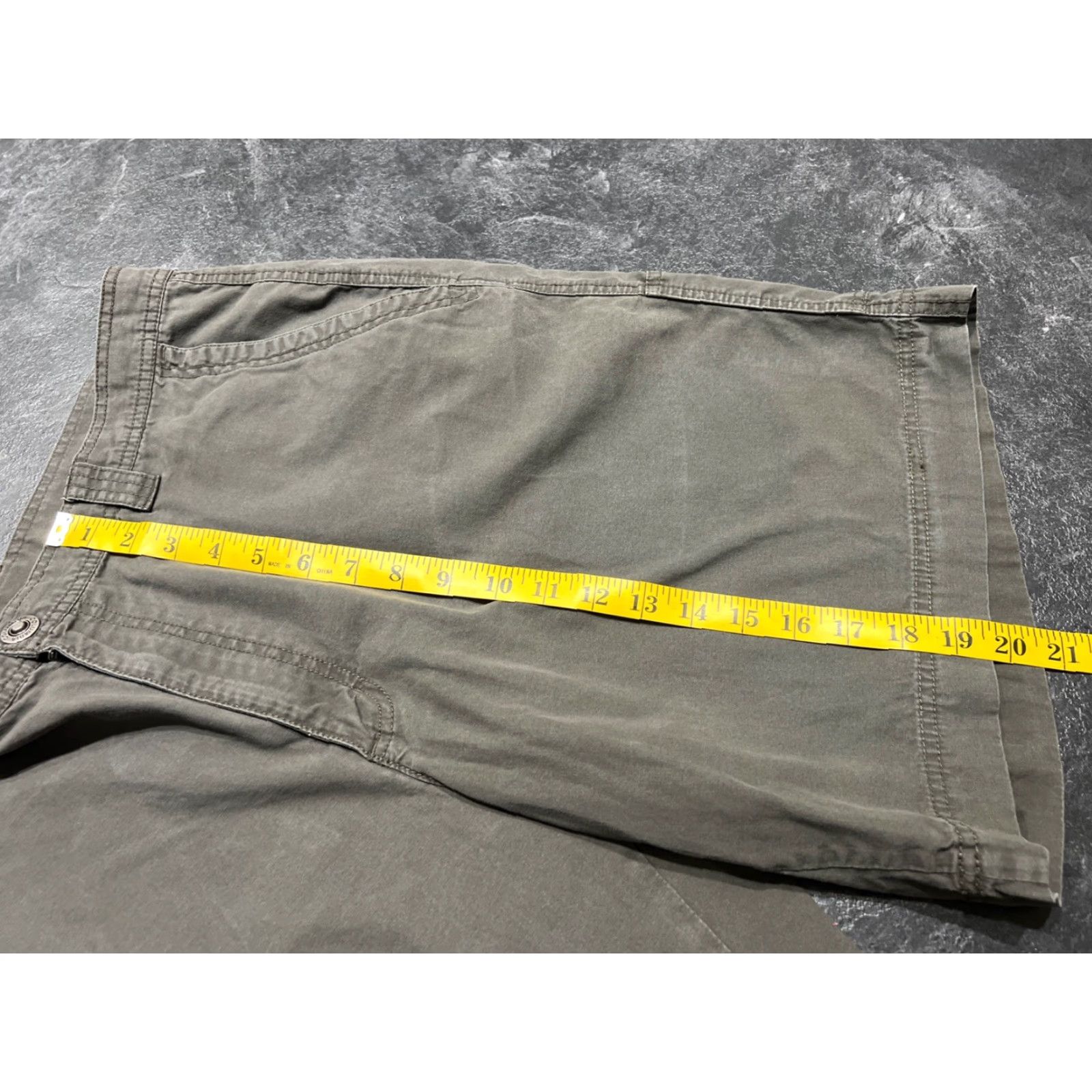 Vintage Columbia Cargo Shorts Mens 38W 9L Green Gray Outdoor Pockets Cotton Button Flat Front Regular Inseam 9in Size US 38 / EU 54 - 5 Thumbnail