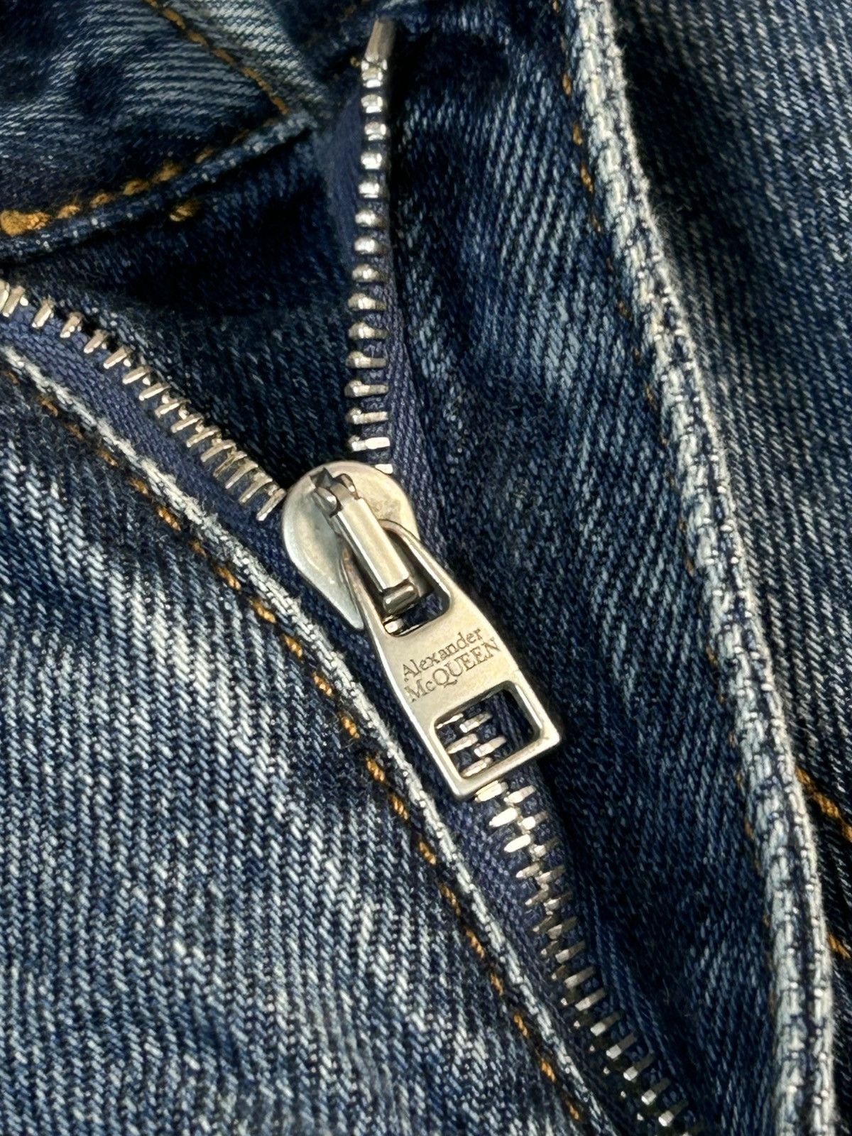 Alexander McQueen Vintage Alexander McQueen Cotton Blue Jeans Made in Italy Size 25" / US 0 / IT 36 - 9 Thumbnail