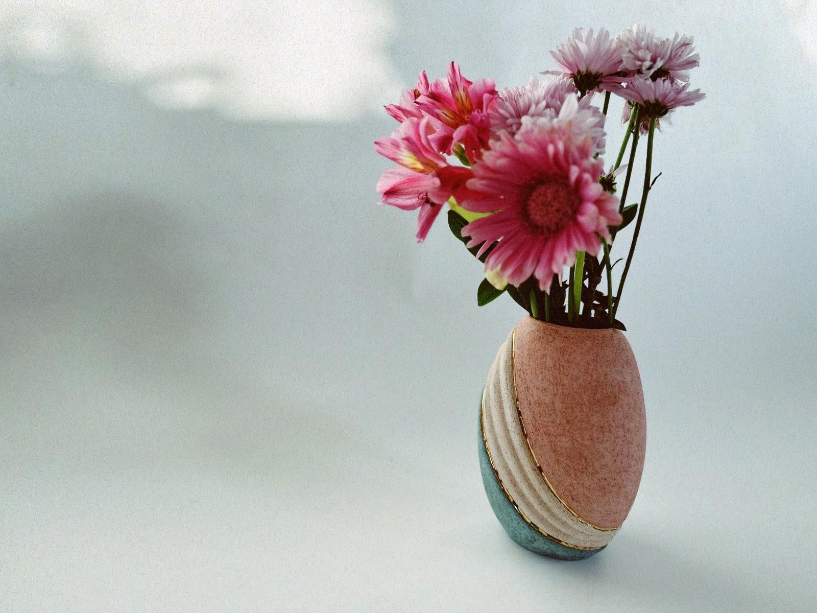 Designer 90s Handmade Dream Ceramic Vase pink cream flower Size ONE SIZE - 1 Thumbnail