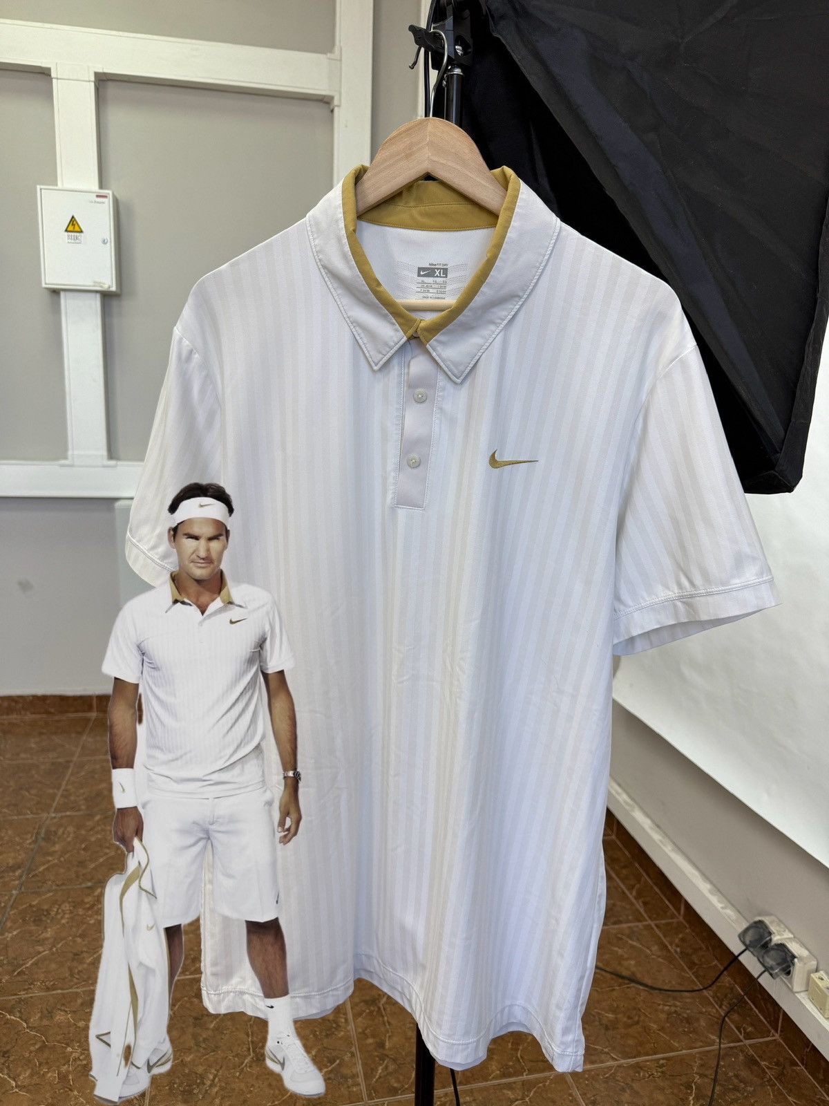 Nike 🎾 2009 Nike Roger Federer RF Gold Logo Wimbledon London Polo Size US XL / EU 56 / 4 - 1 Thumbnail