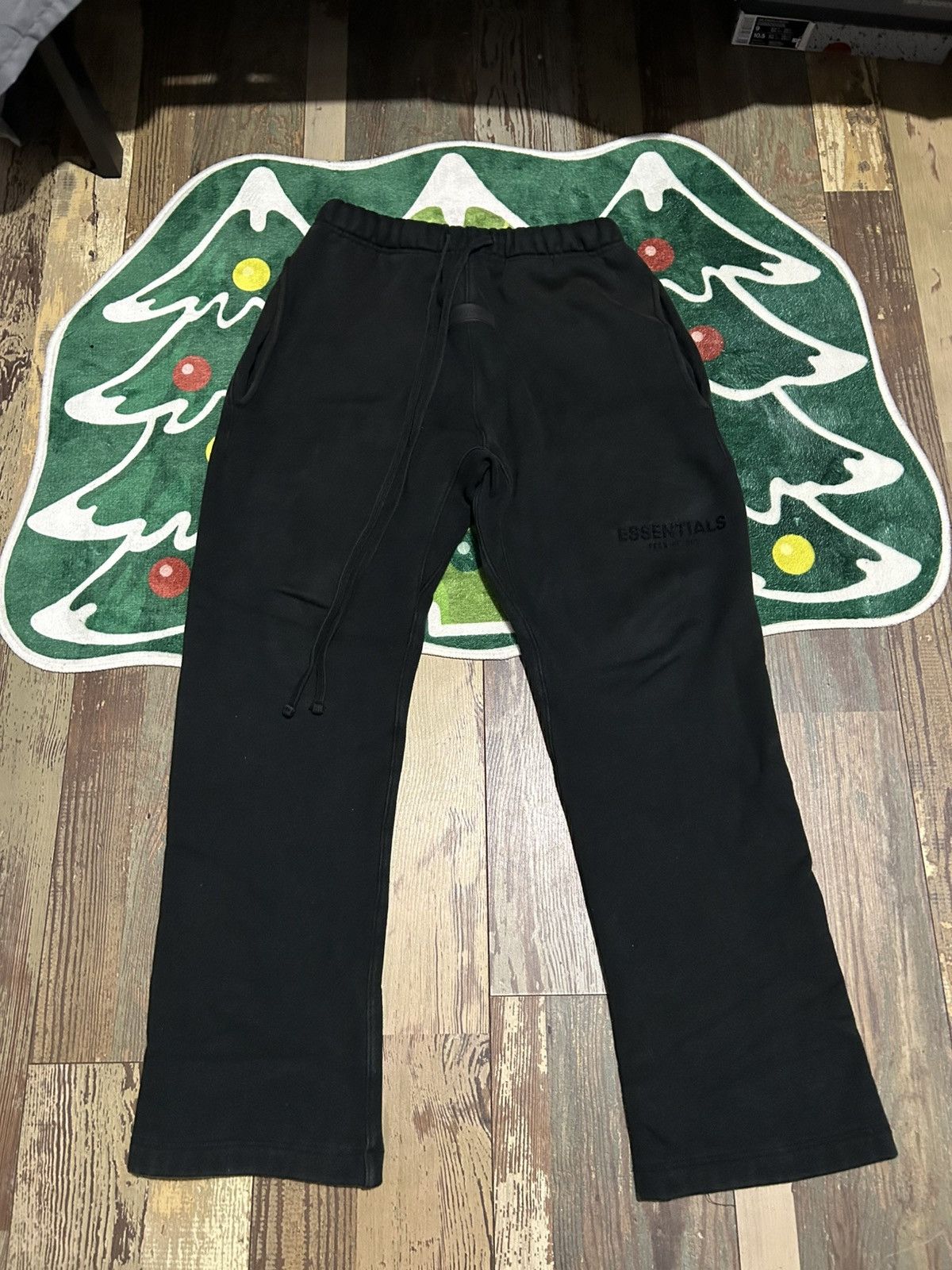 Essentials Black essentials sweats UNCUFFED Size US 30 / EU 46 - 1 Thumbnail