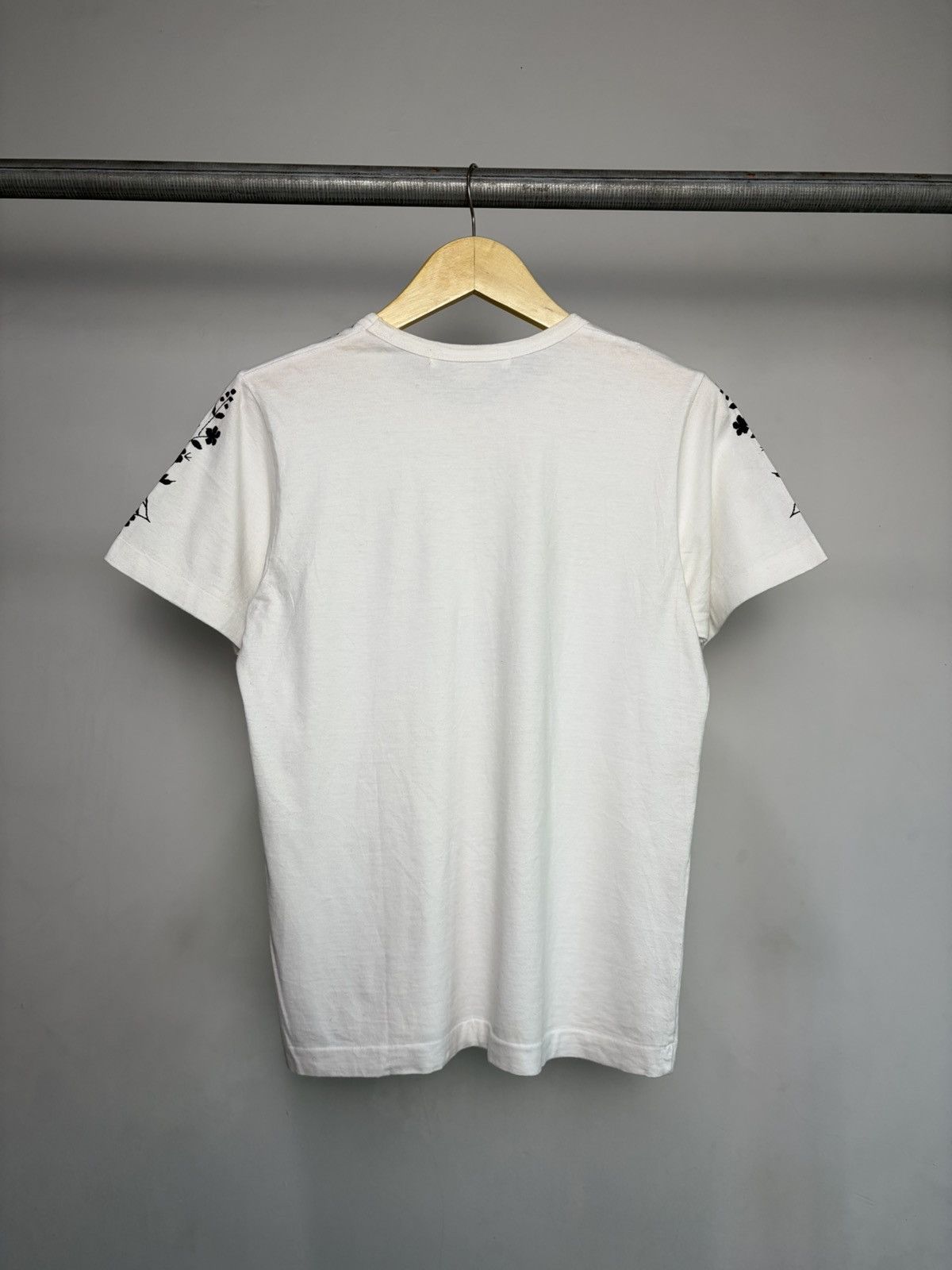 Comme des Garcons FREE TAX! Vintage Comme des Garcons Logo Floral Tee Size US M / EU 48-50 / 2 - 3 Thumbnail