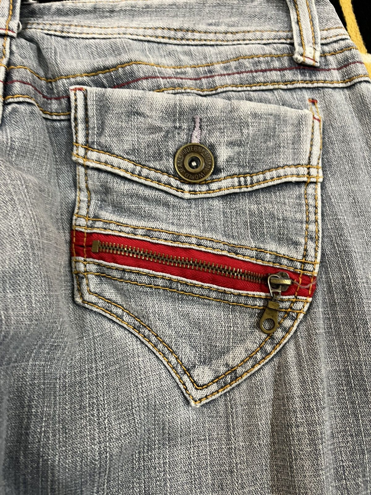BCBGeneration × Bcbgmaxazria × Japanese Brand Vintage B.C.B.G Flare Distressed Denum Size US 31 - 11 Thumbnail