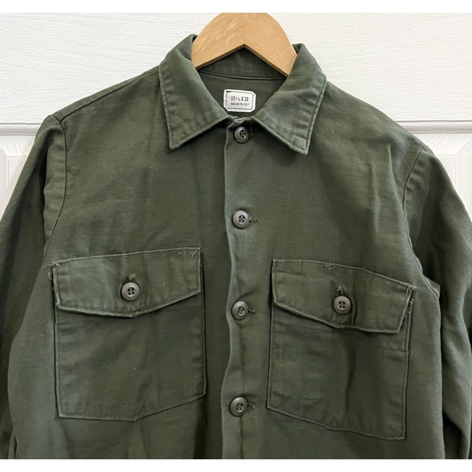 Olive VINTAGE Pollock clothing co Mens Military Olive Green Canvas Long Sleeve Button Up Shirt 15 1/2x 31 USMC 70s Size US L / EU 52-54 / 3 - 2 Thumbnail