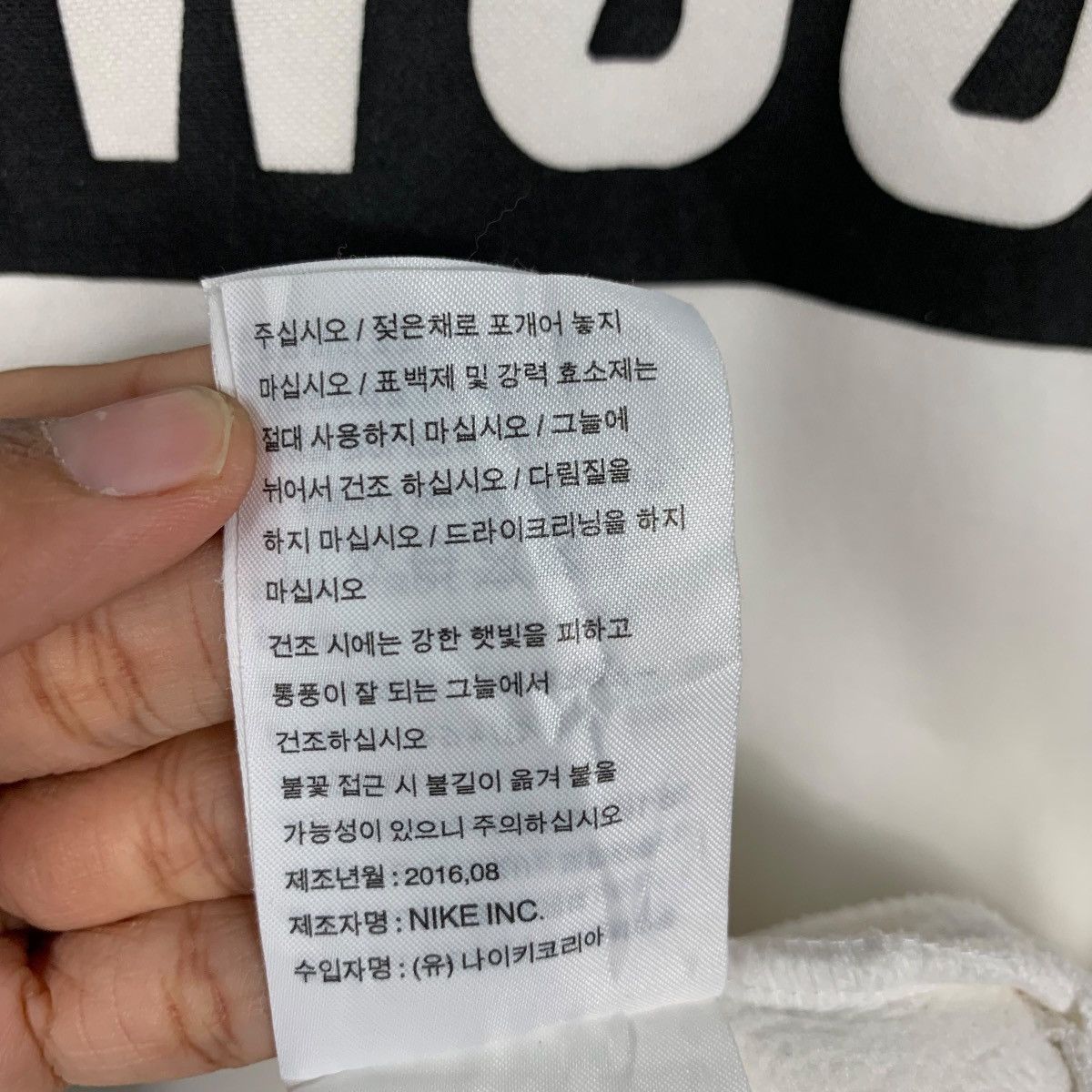 Nike NIKE SWOOSH Big Logo White Pullover Hoodies #2547-C115 Size US M / EU 48-50 / 2 - 18 Thumbnail