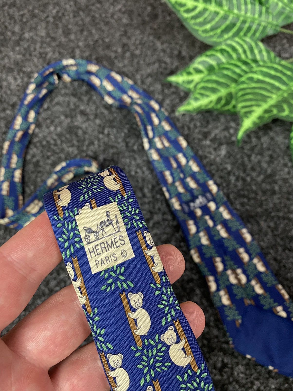 Hermes Hermes 7282 Blue Silk Climbing Bears Print Neck Tie Size ONE SIZE - 6 Thumbnail