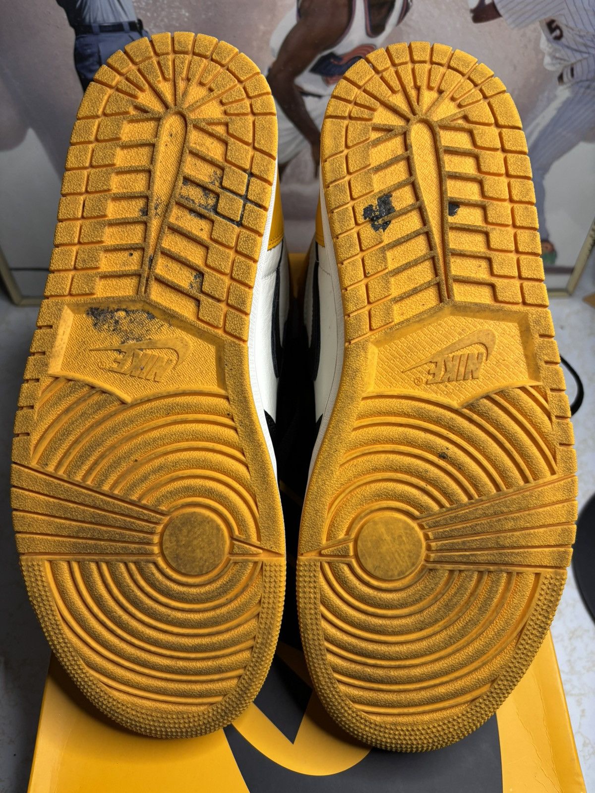 Jordan Brand Air Jordan 1 Retro High OG taxi Size US 10 / EU 43 - 5 Thumbnail