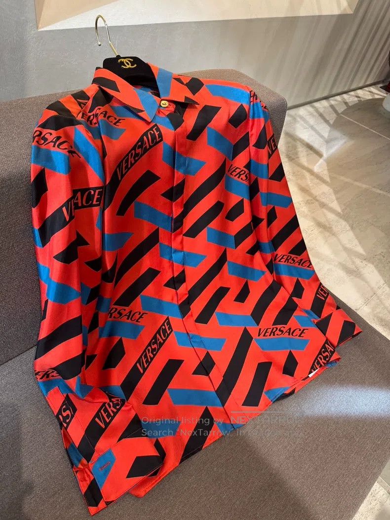 Versace Versace A silk shirt with a full logo paperback Size US S / EU 44-46 / 1 - 1 Thumbnail