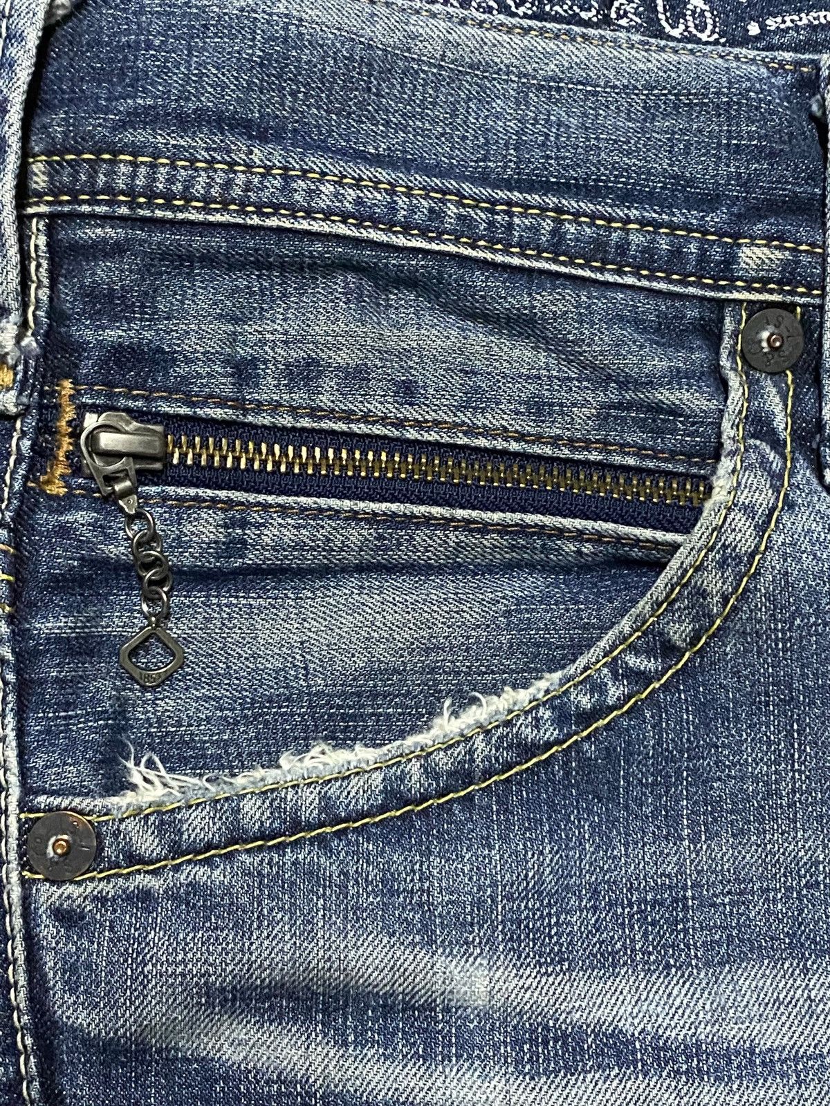 Levi's Vintage Clothing Vintage Levis 502 Faded Wash Distressed Loose Jeans Size US 31 - 7 Thumbnail