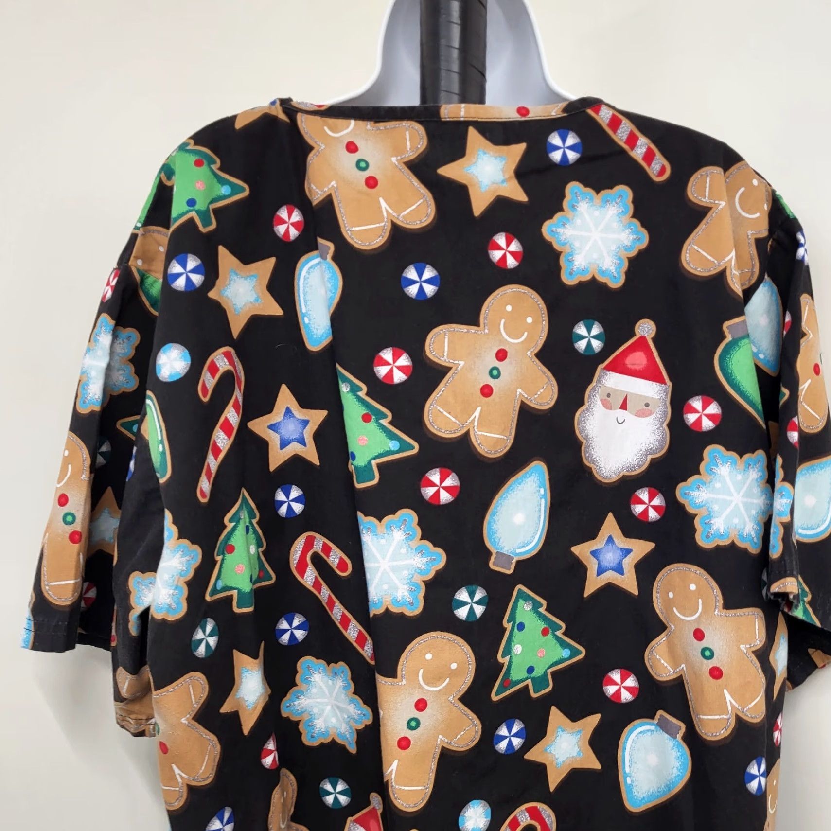 Buttero Butter Soft Scrub Top Women's XL Multicolor Christmas Gingerbread Candy Cane Scrub Top Womens XL Multicolor Christmas Size XL / US 12-14 / IT 48-50 - 6 Thumbnail