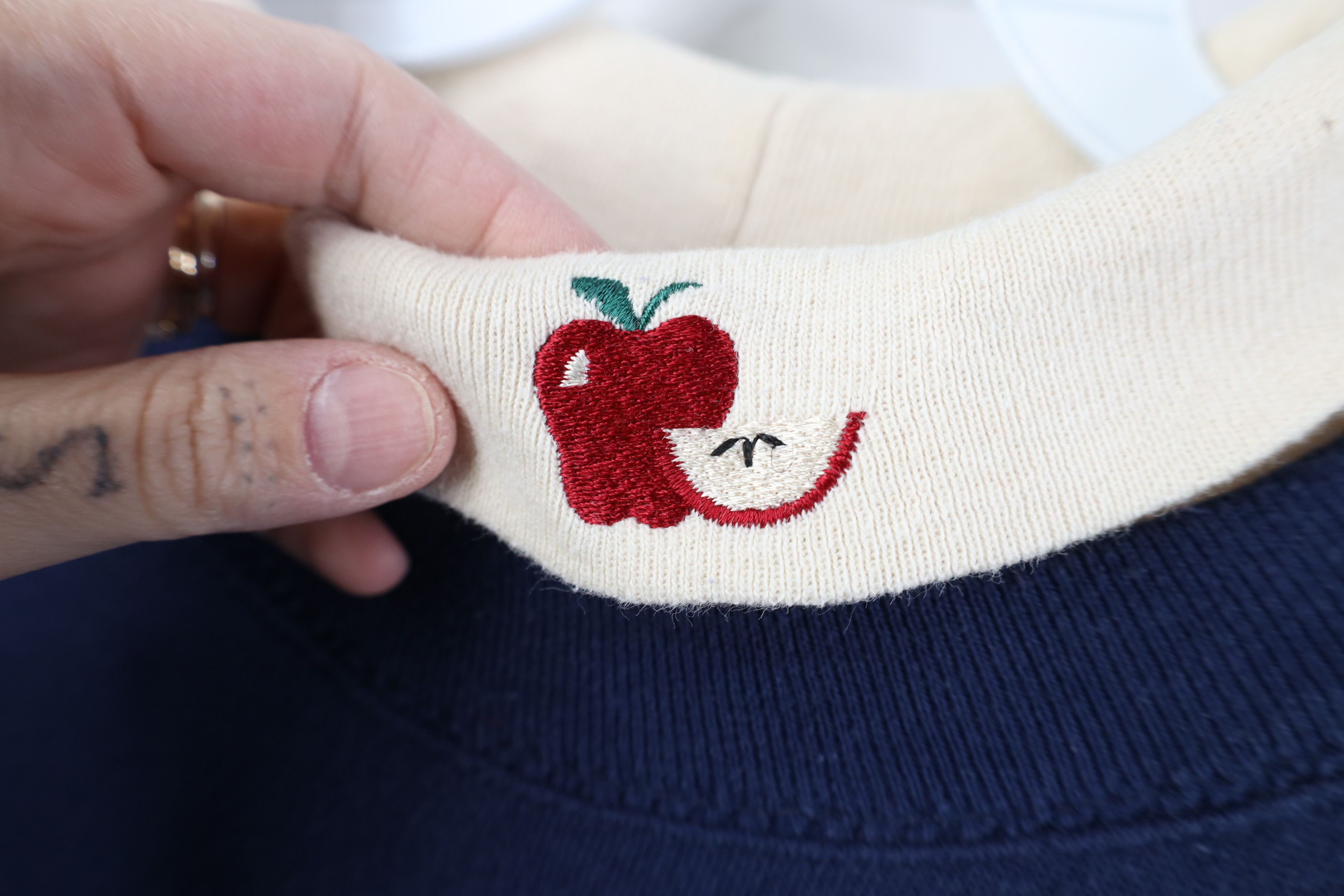 Vintage Vintage 90s Streetwear City Apples Turtleneck Sweatshirt US Size XXL / US 16-18 / IT 52-54 - 8 Thumbnail
