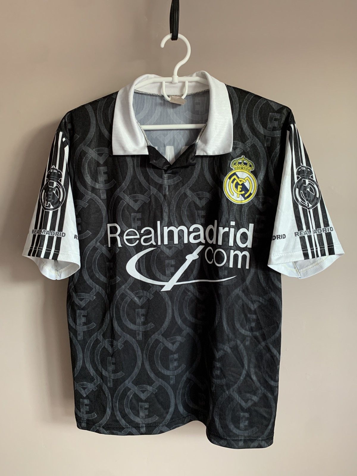 Vintage Real Madrid Football Shirt Retro Soccer Jersey Size S Zidane Size US S / EU 44-46 / 1 - 2 Thumbnail