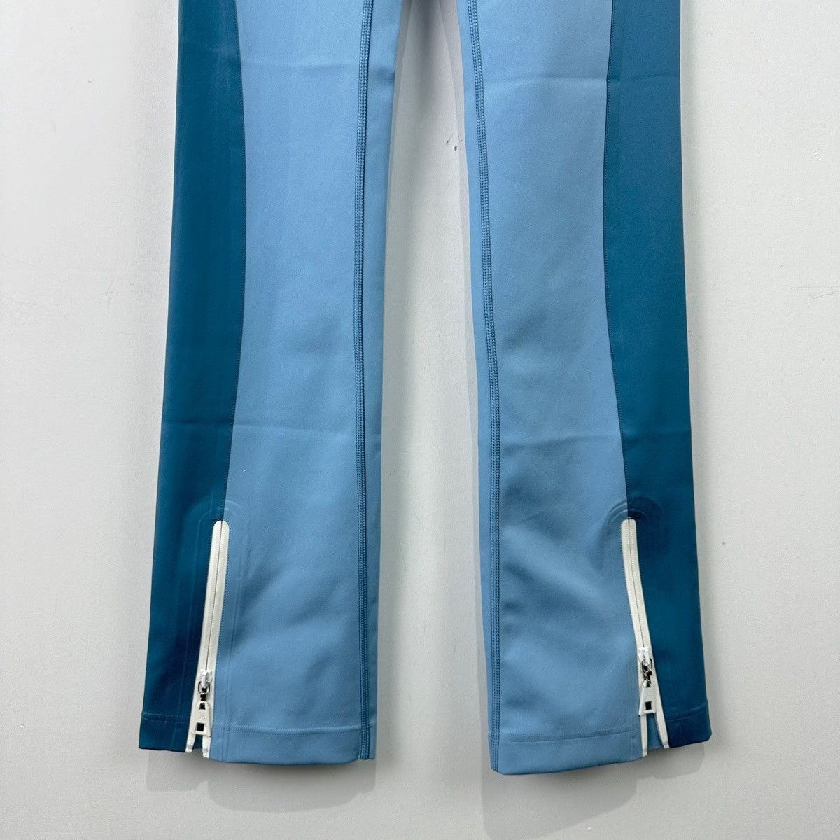 Louis Vuitton blue flared trousers are from the Louis Vuitton LV Match Size 25" / US 0 / IT 36 - 5 Thumbnail