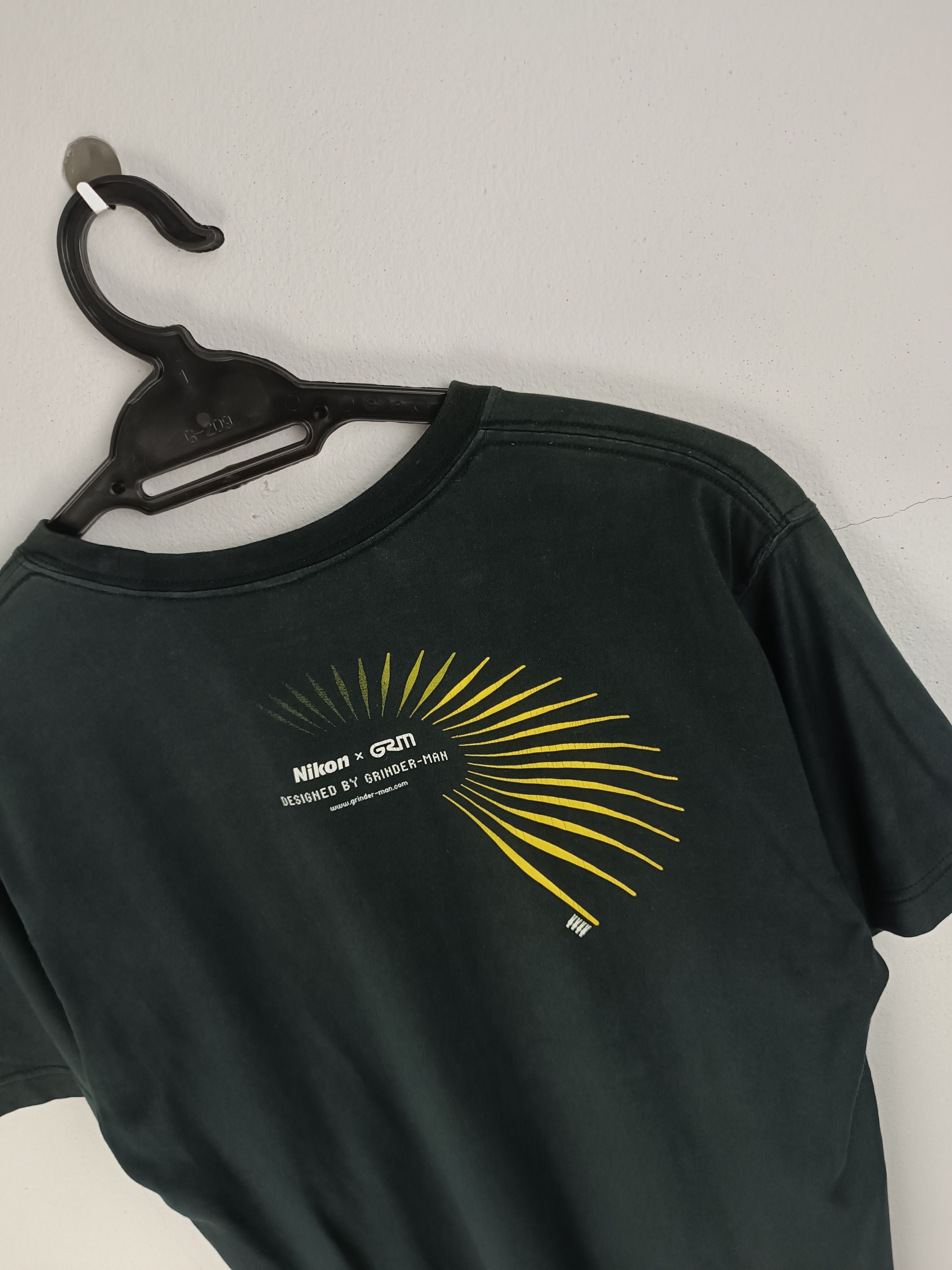 Nikon VINTAGE NIKON X GRINDER MAN GRM PHOTOGRAPHY CAMERA TEE Size US M / EU 48-50 / 2 - 7 Thumbnail