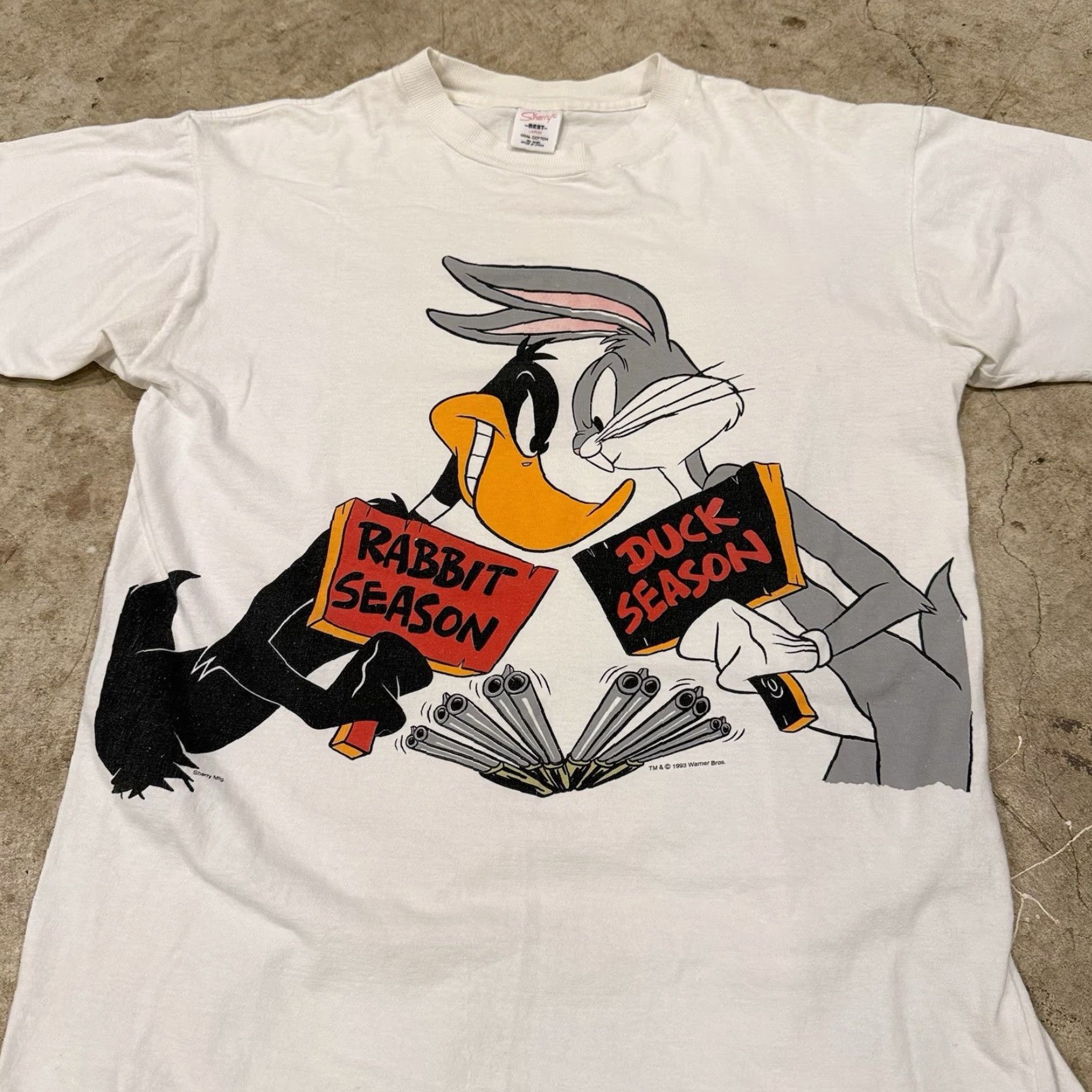 Vintage VINTAGE 90s Daffy Vs Bugs Bunny Tshirt Mens Large 1993 White Big Print Rare Looney Tunes Shirt Mens L White 90s Cartoon USA Baseball? Size US L / EU 52-54 / 3 - 4 Thumbnail