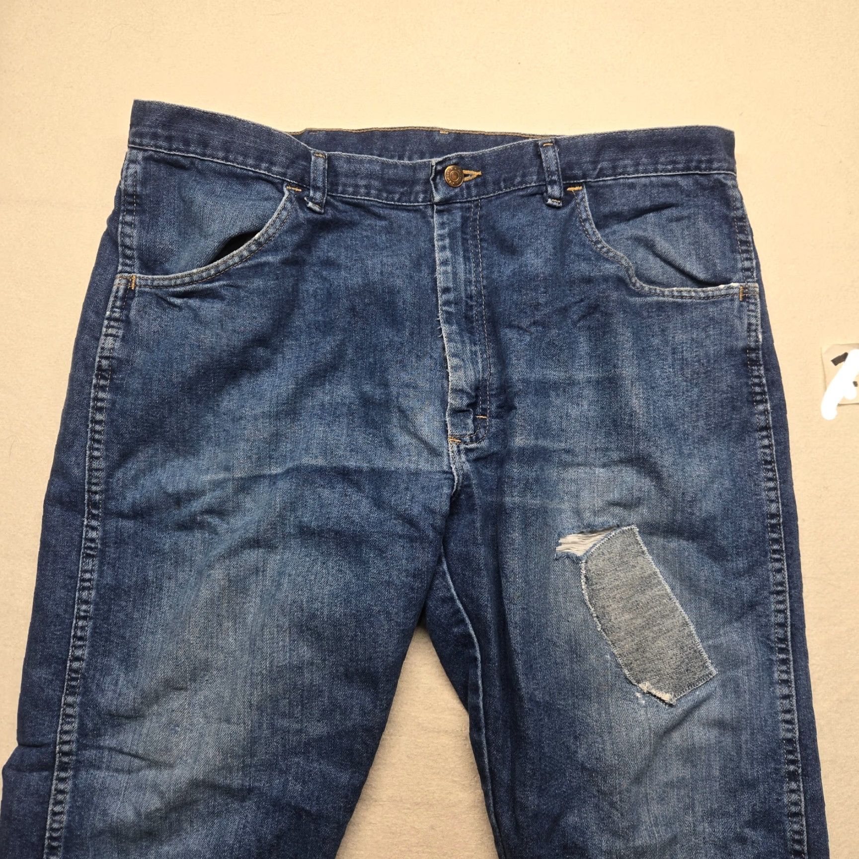 Wrangler Wrangler Regular Fit Dark Wash Denim Jeans 38 x 30 Straight Leg Mens 85900DW Size US 38 / EU 54 - 2 Thumbnail