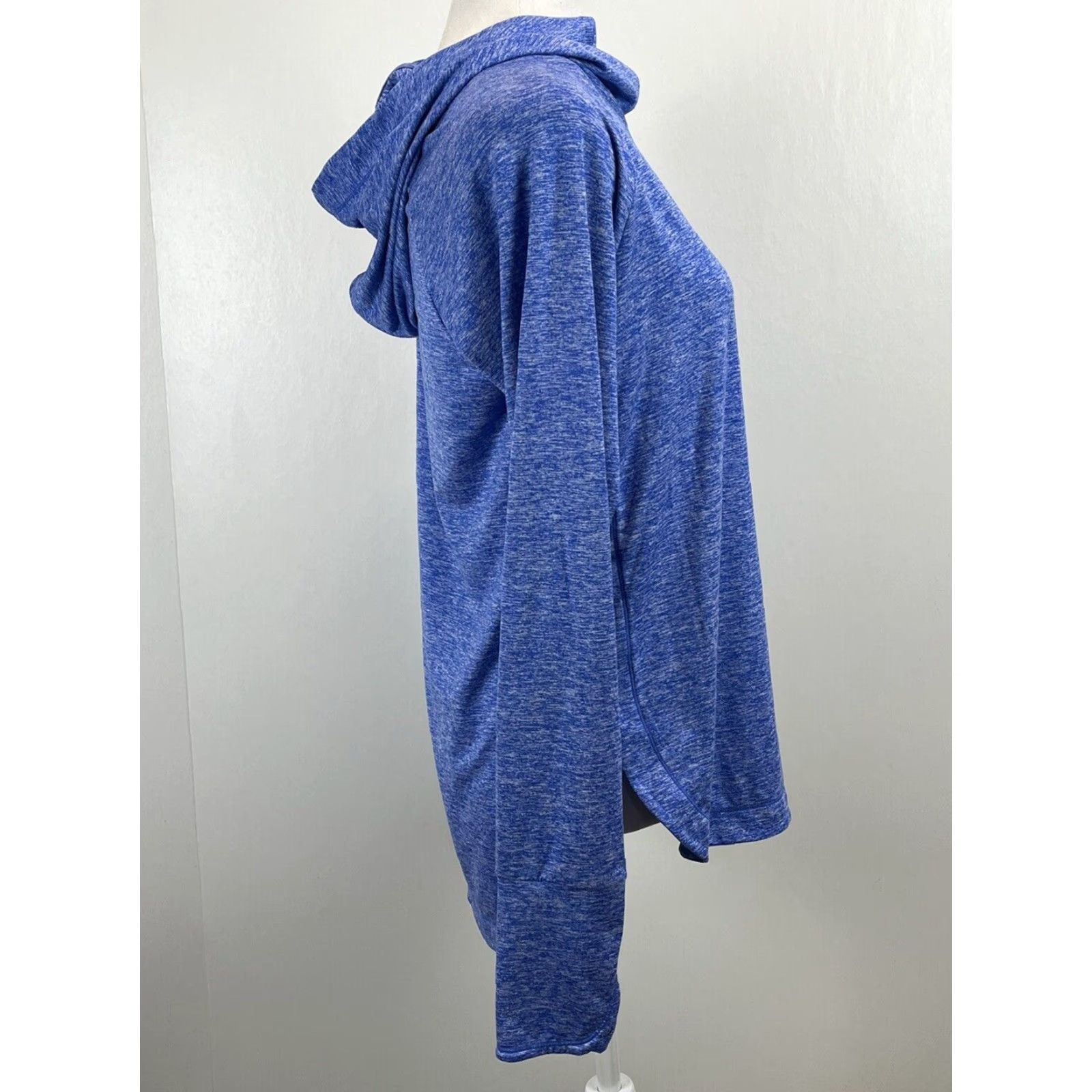 Athleta Athleta Hoodie Shirt Sz Medium Womens Blue Pullover Performance Athleisure SOFT Size M / US 6-8 / IT 42-44 - 2 Thumbnail