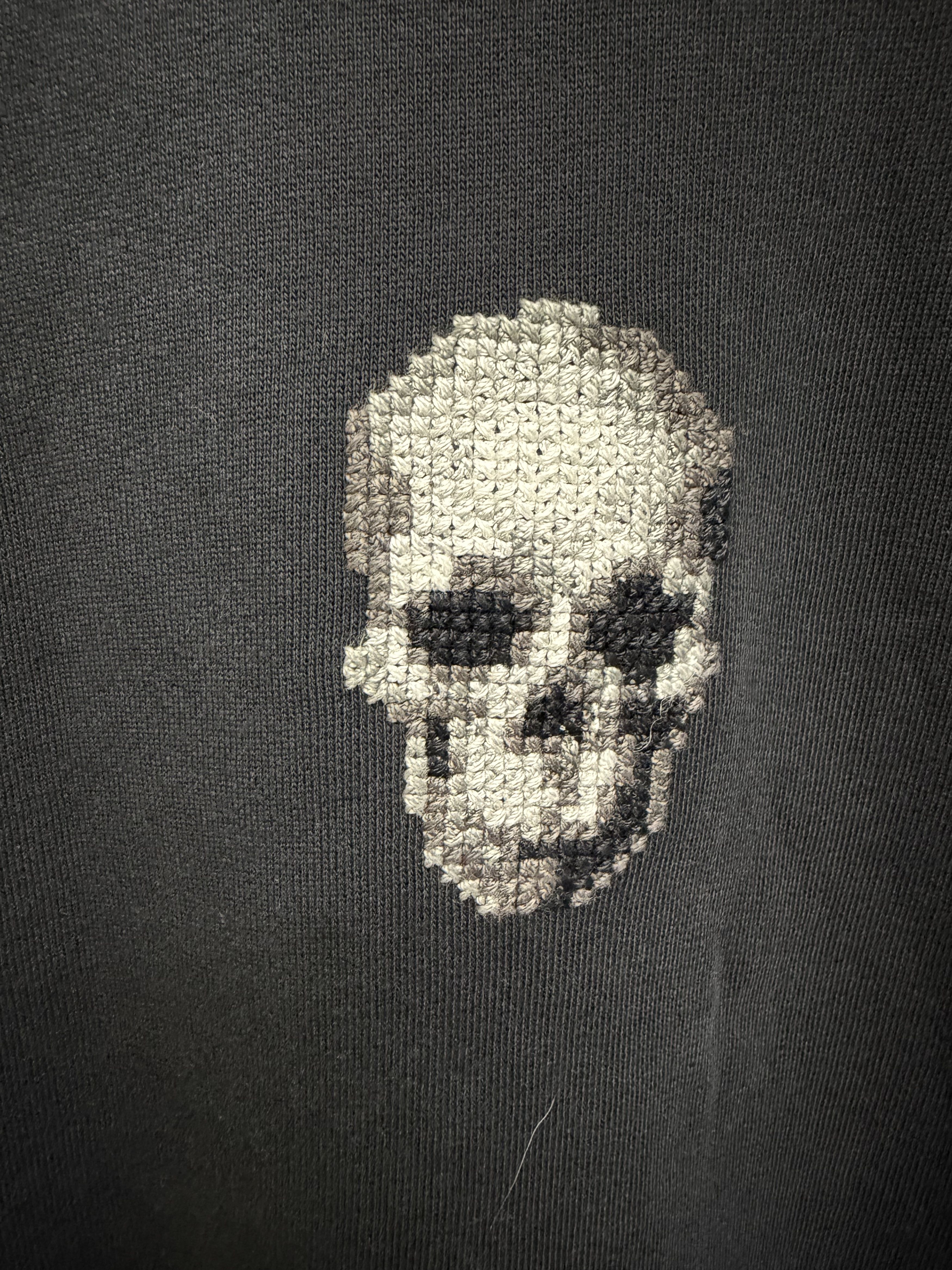Alexander McQueen McQueen mainline men's black sweatshirt embroidered skull Size US S / EU 44-46 / 1 - 4 Thumbnail