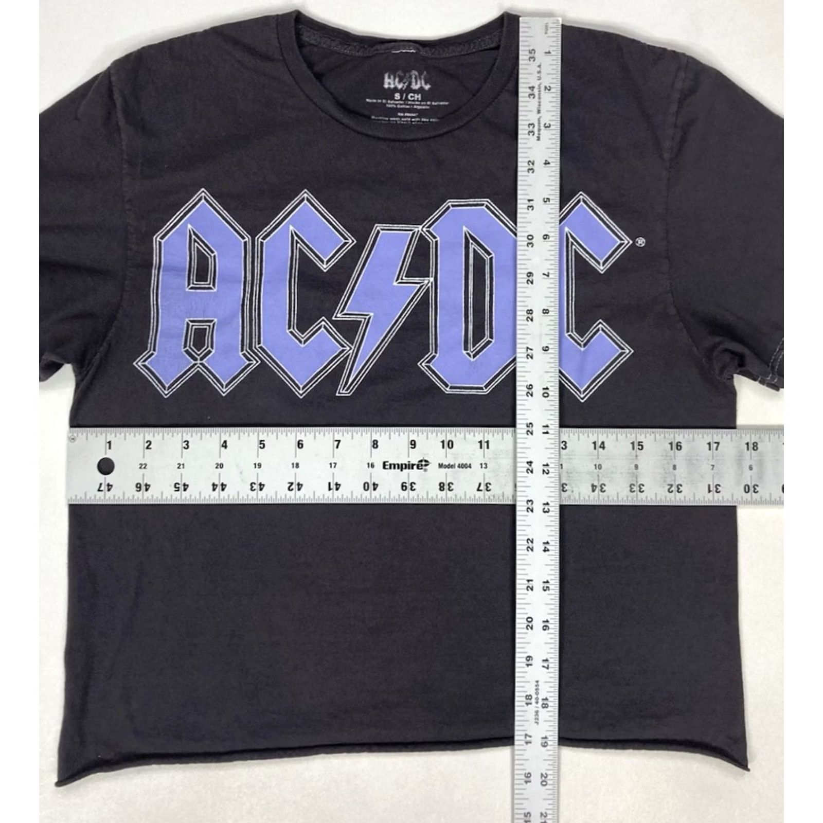 Vintage VINTAGE ACDC Logo Crop Graphic T-shirt Women Small Black Short Sleeve Music Size S / US 4 / IT 40 - 6 Thumbnail
