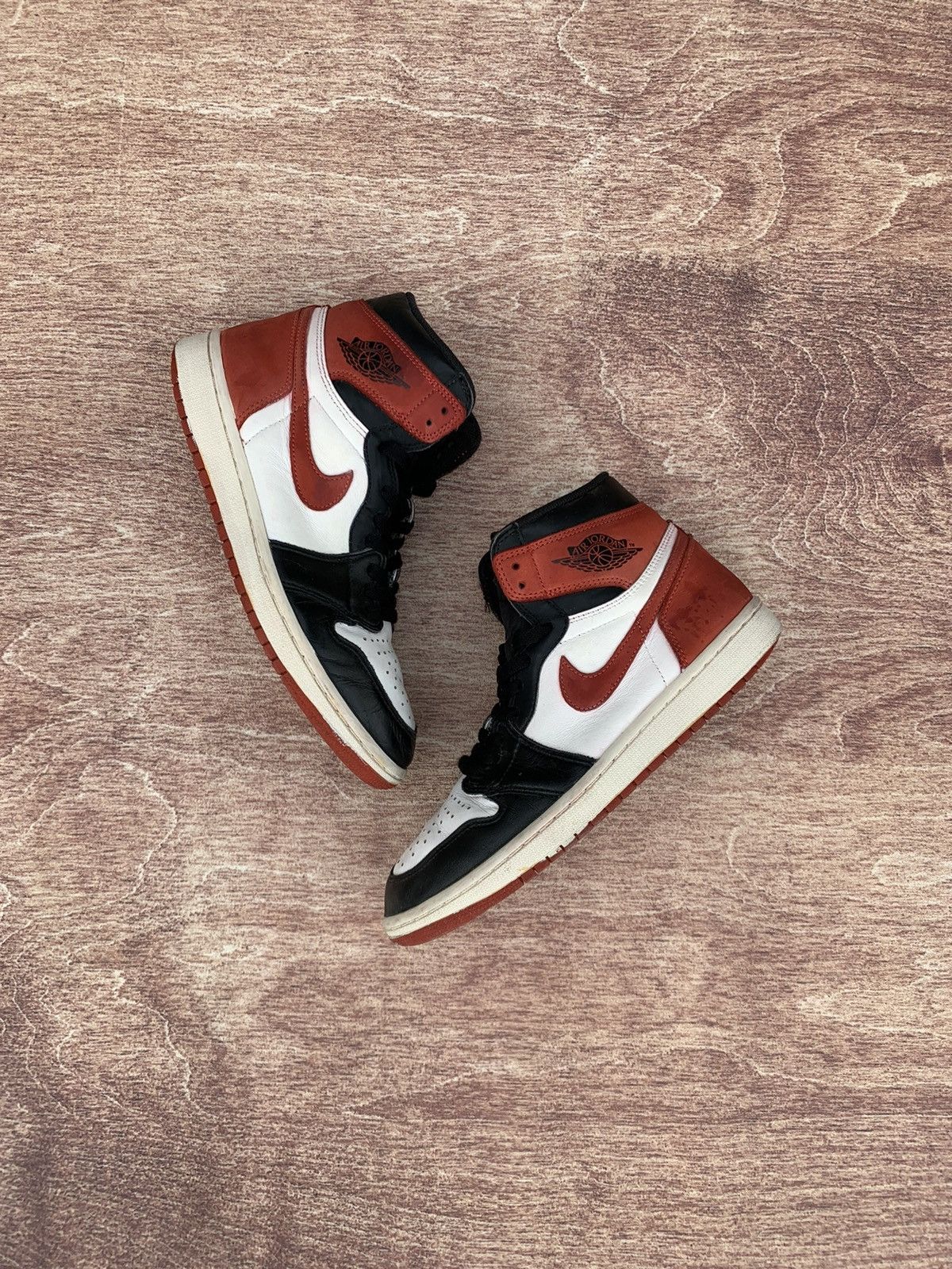 Jordan Brand × Nike Air Jordan 1 Retro High OG Track Red 2018 Size US 9 / EU 42 - 2 Thumbnail