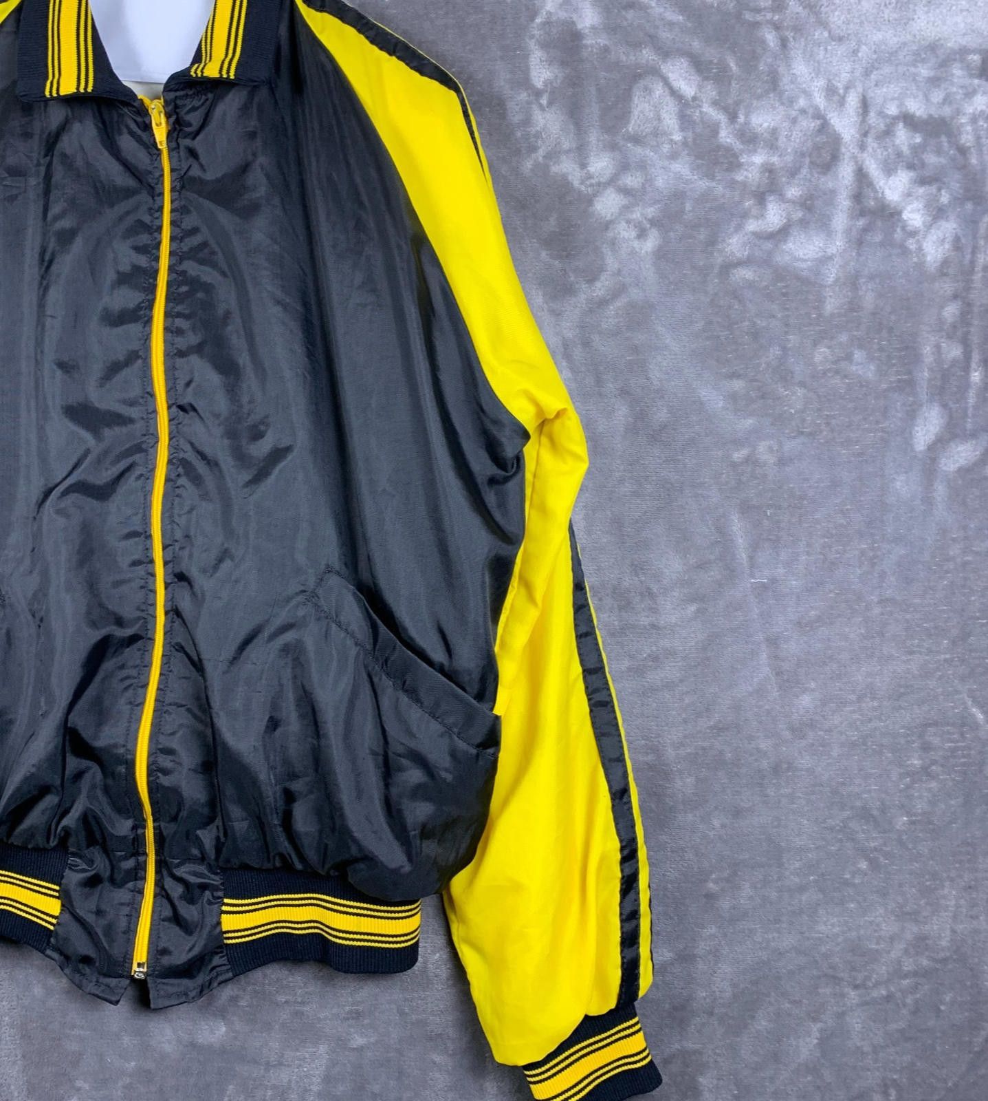 Holloway MENS Holloway Jacket Black and Gold Windbreaker Sz. M (290) Size US M / EU 48-50 / 2 - 6 Thumbnail
